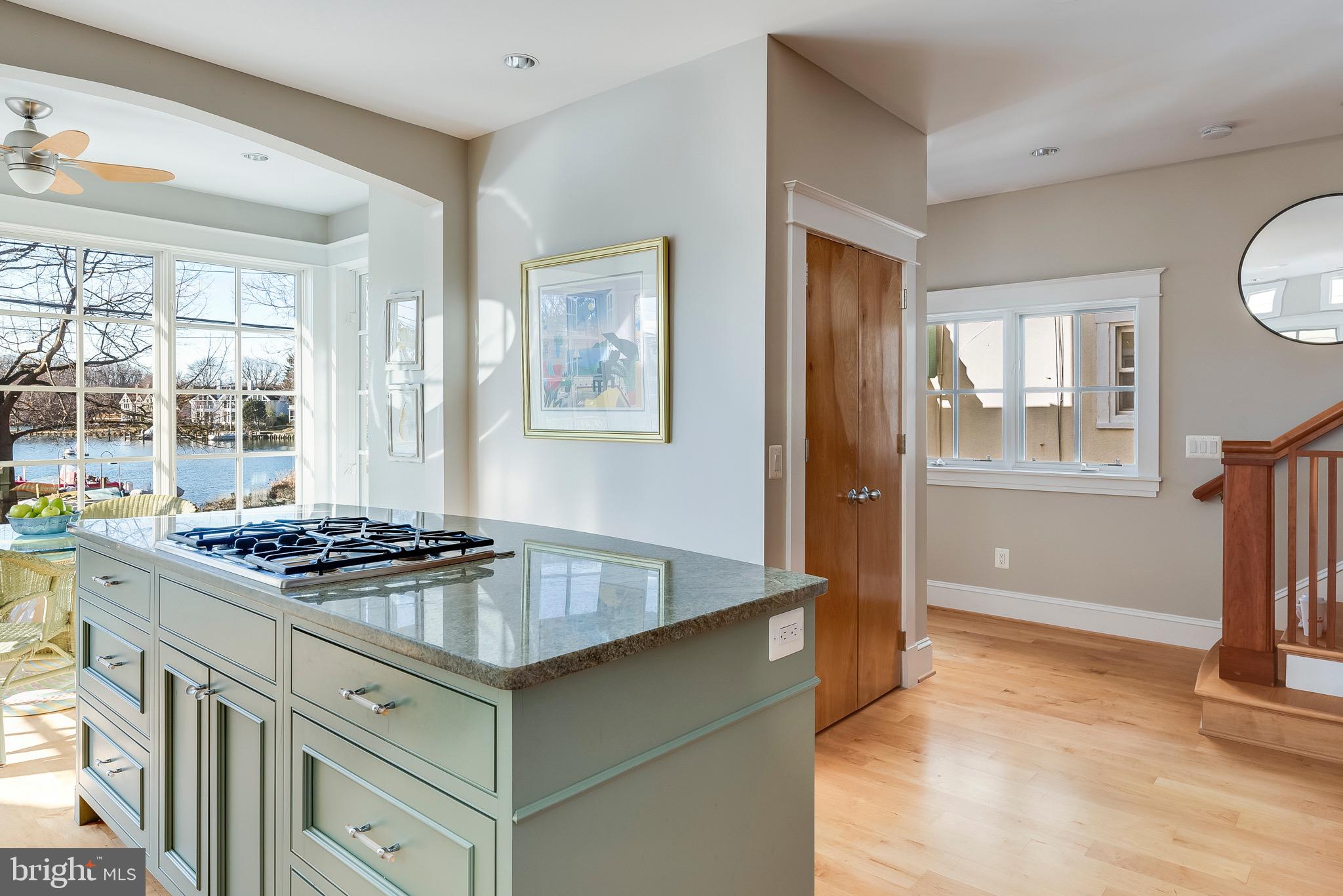 MURRAY HILL - Residential