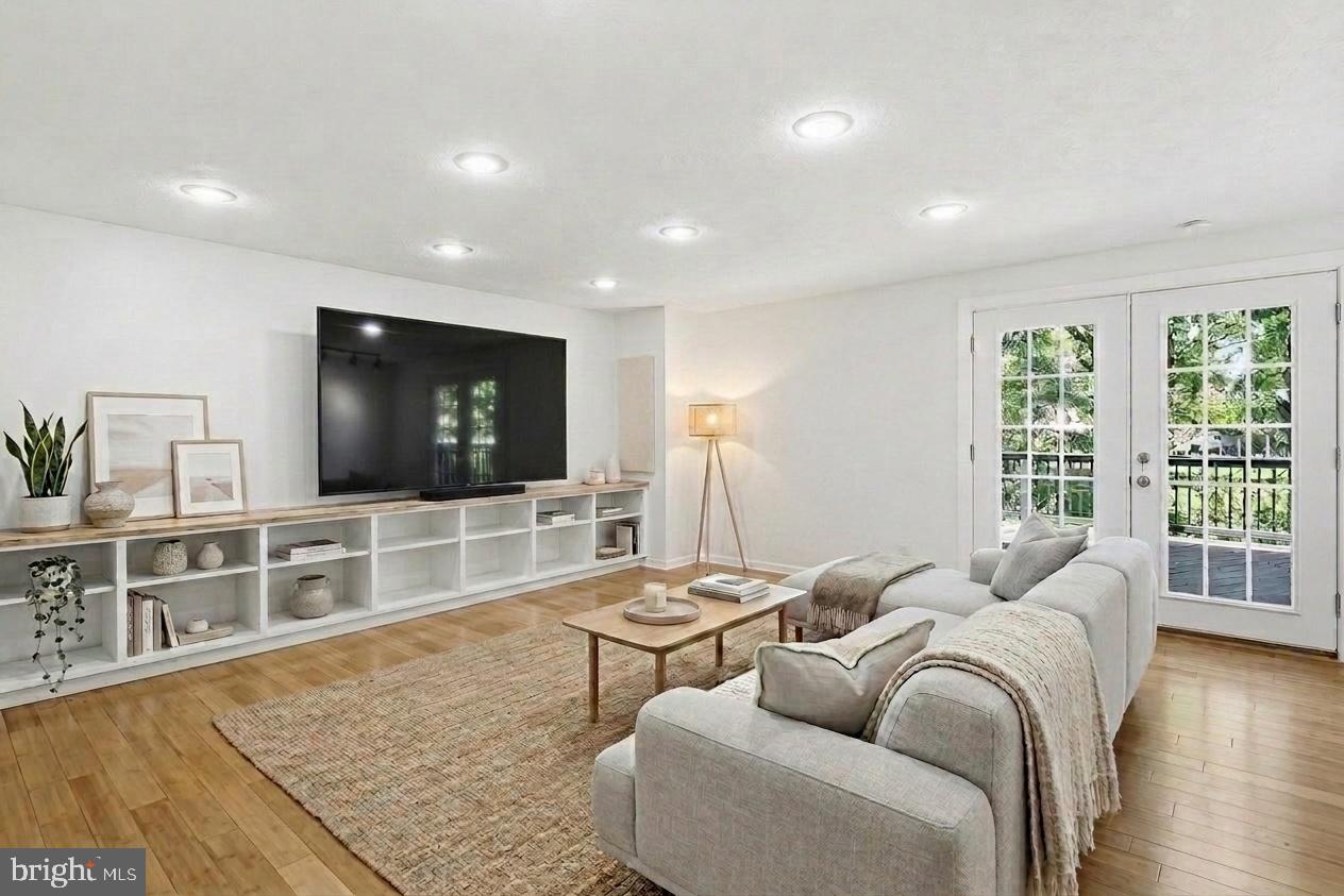 GLEN OAKS - Residential