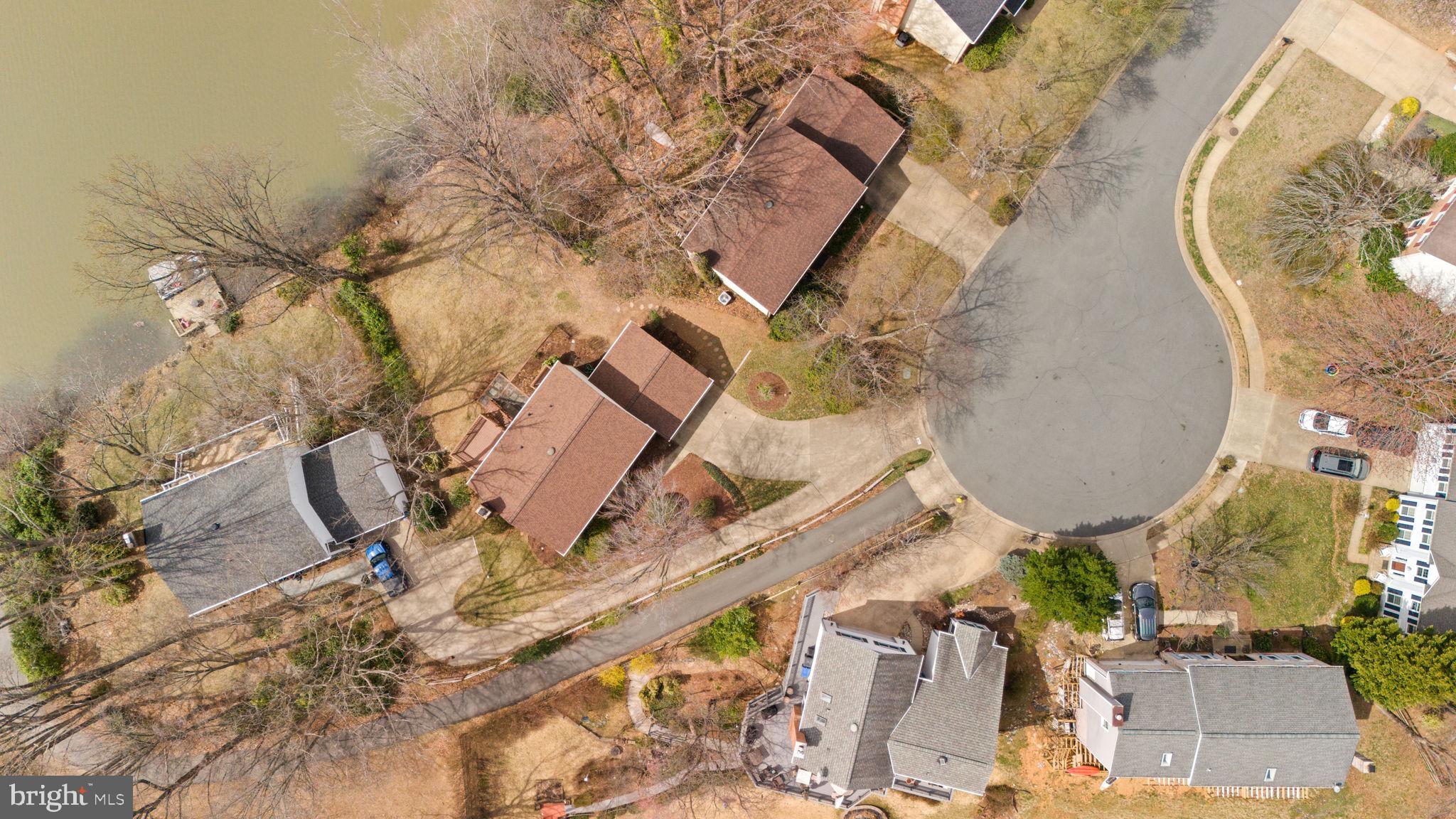 COUNTRY CLUB LAKE - Residential