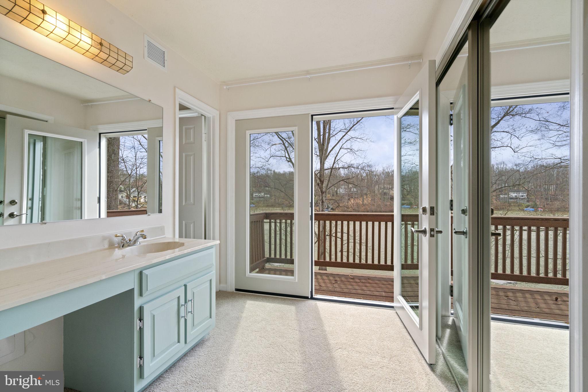 COUNTRY CLUB LAKE - Residential