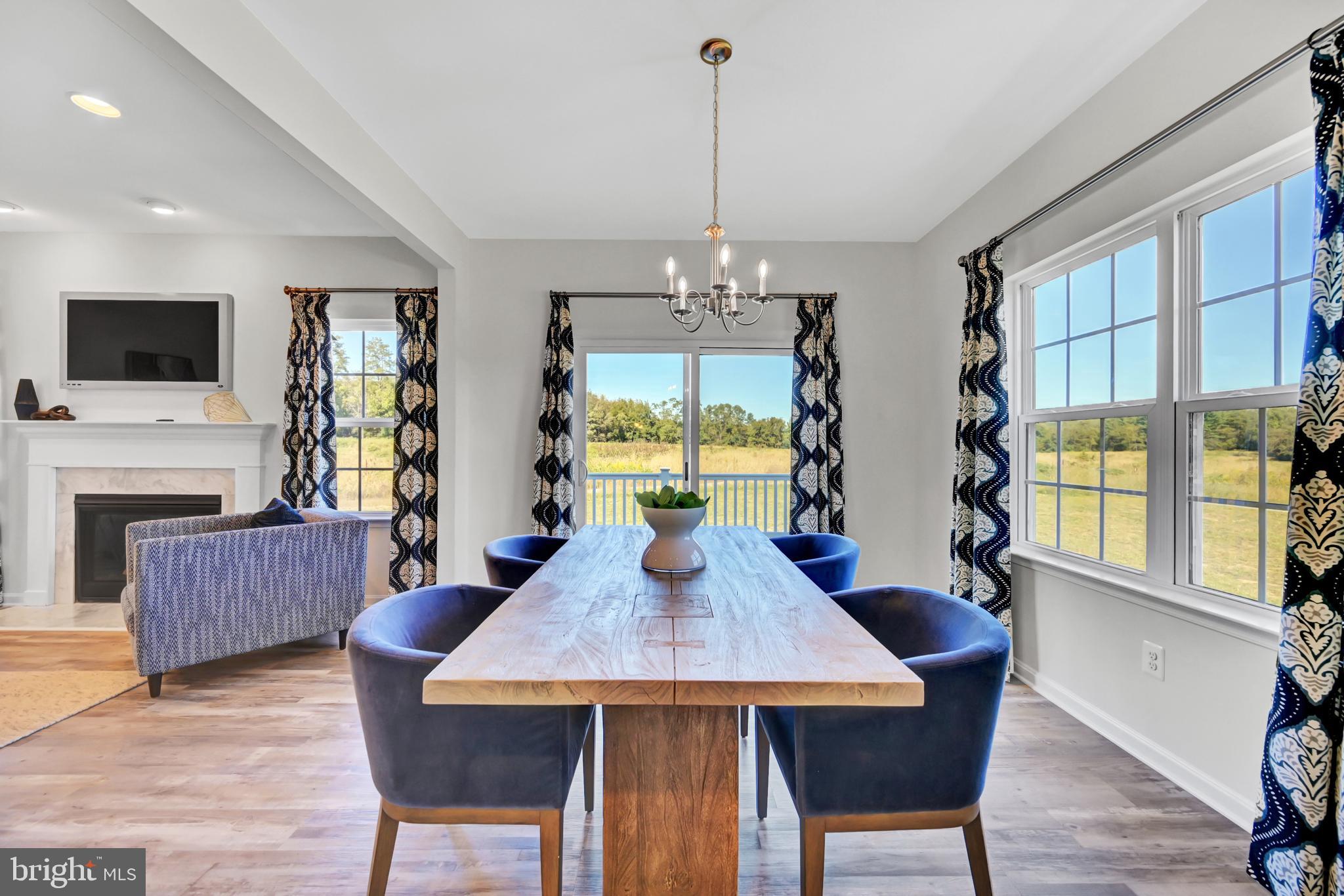 CAPTAIN'S COVE - Residential