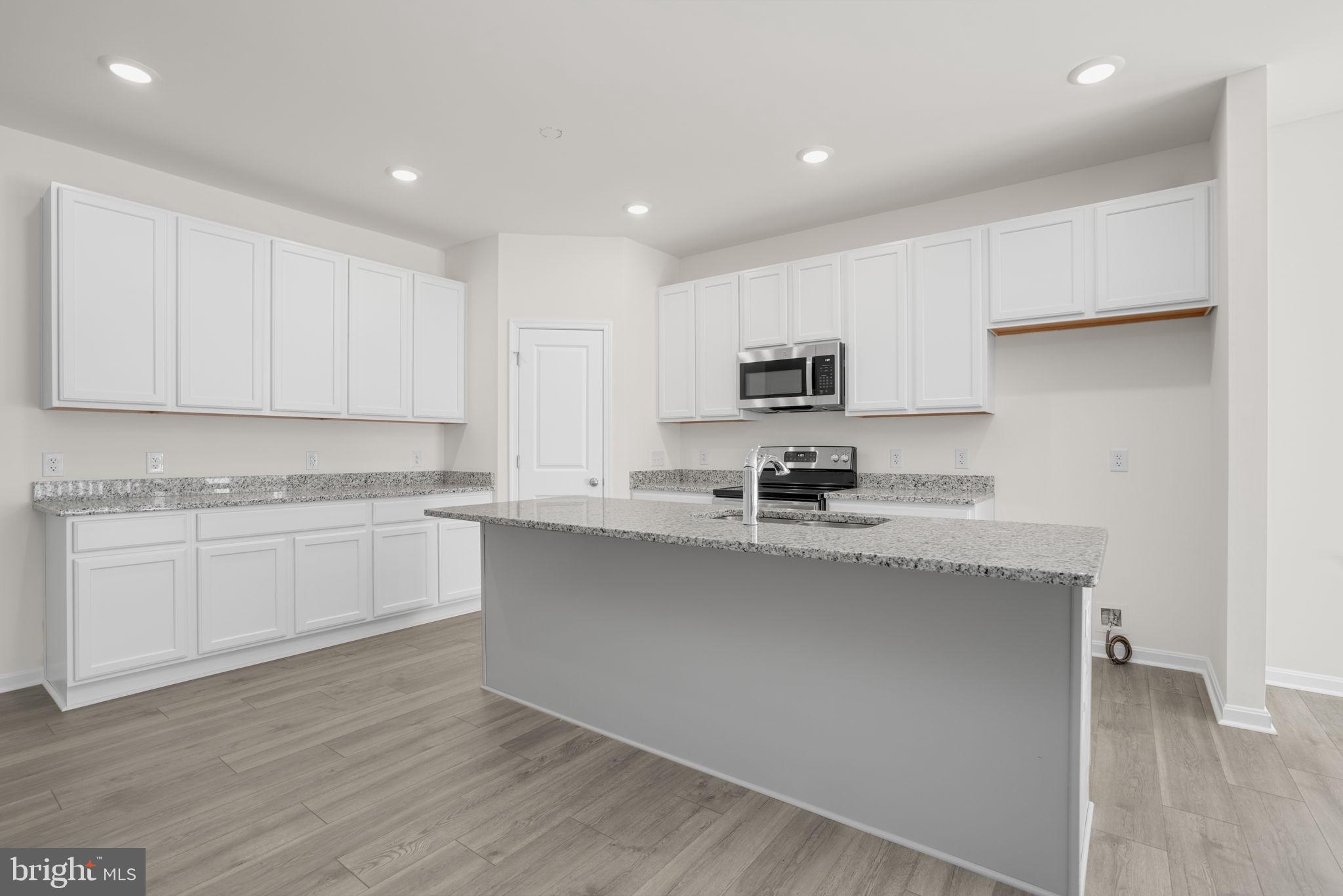 CAPTAIN'S COVE - Residential