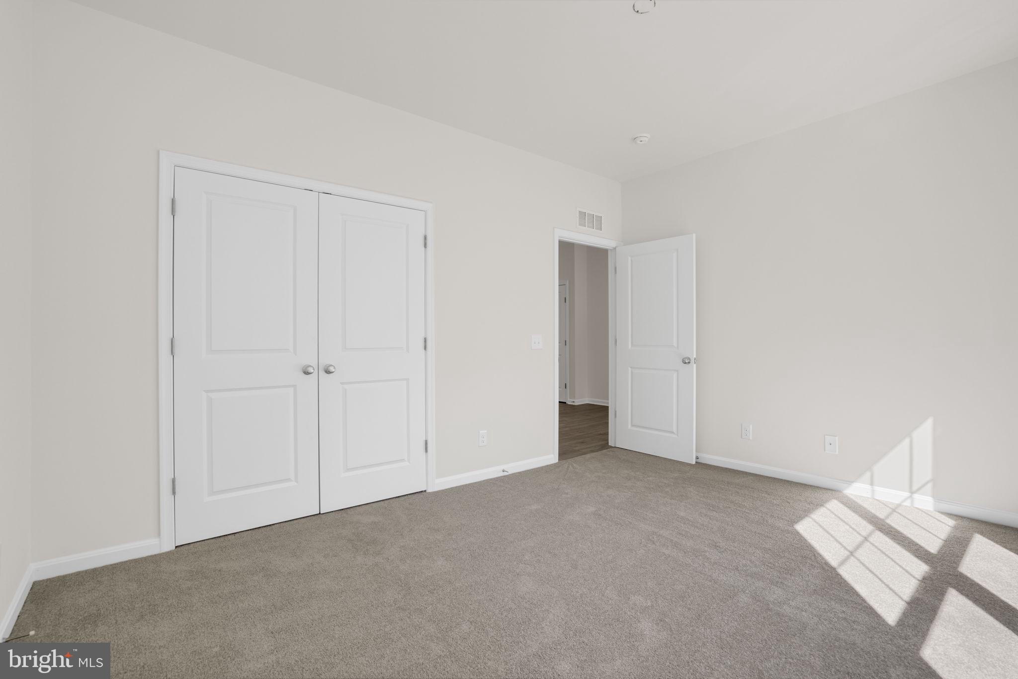 CAPTAIN'S COVE - Residential