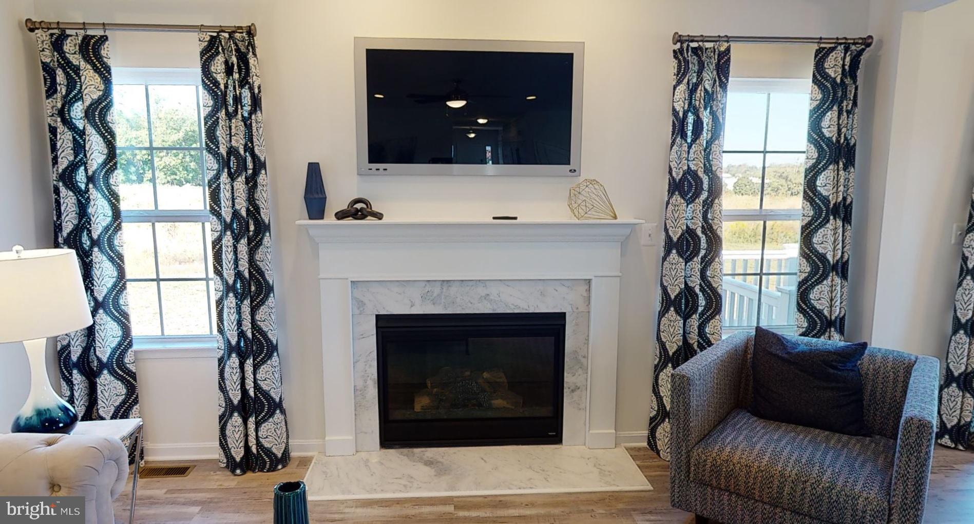 CAPTAIN'S COVE - Residential