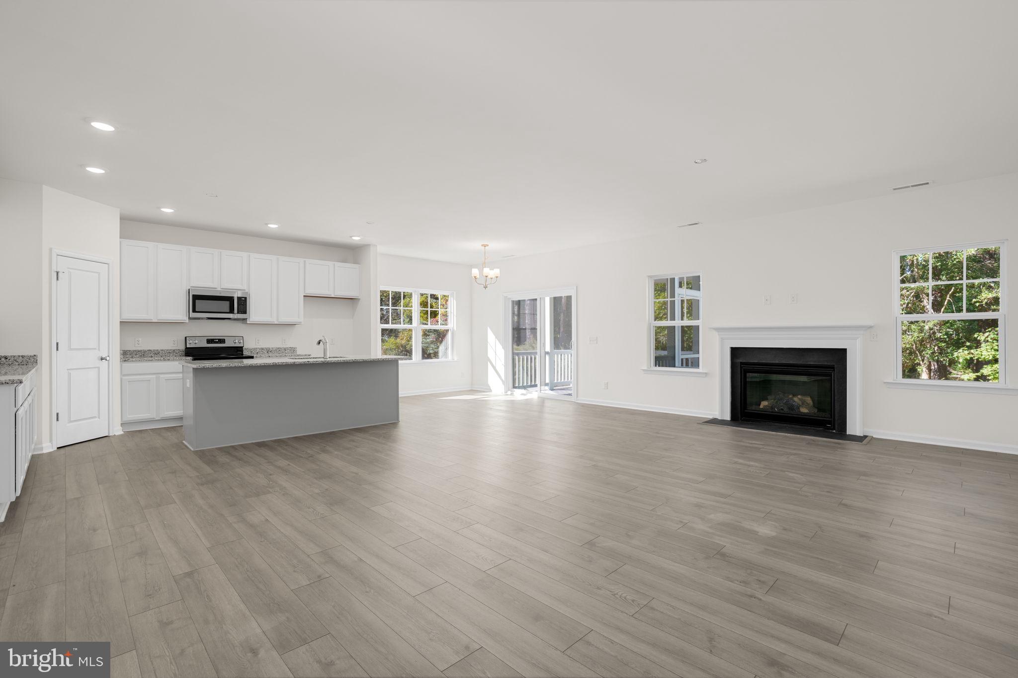 CAPTAIN'S COVE - Residential