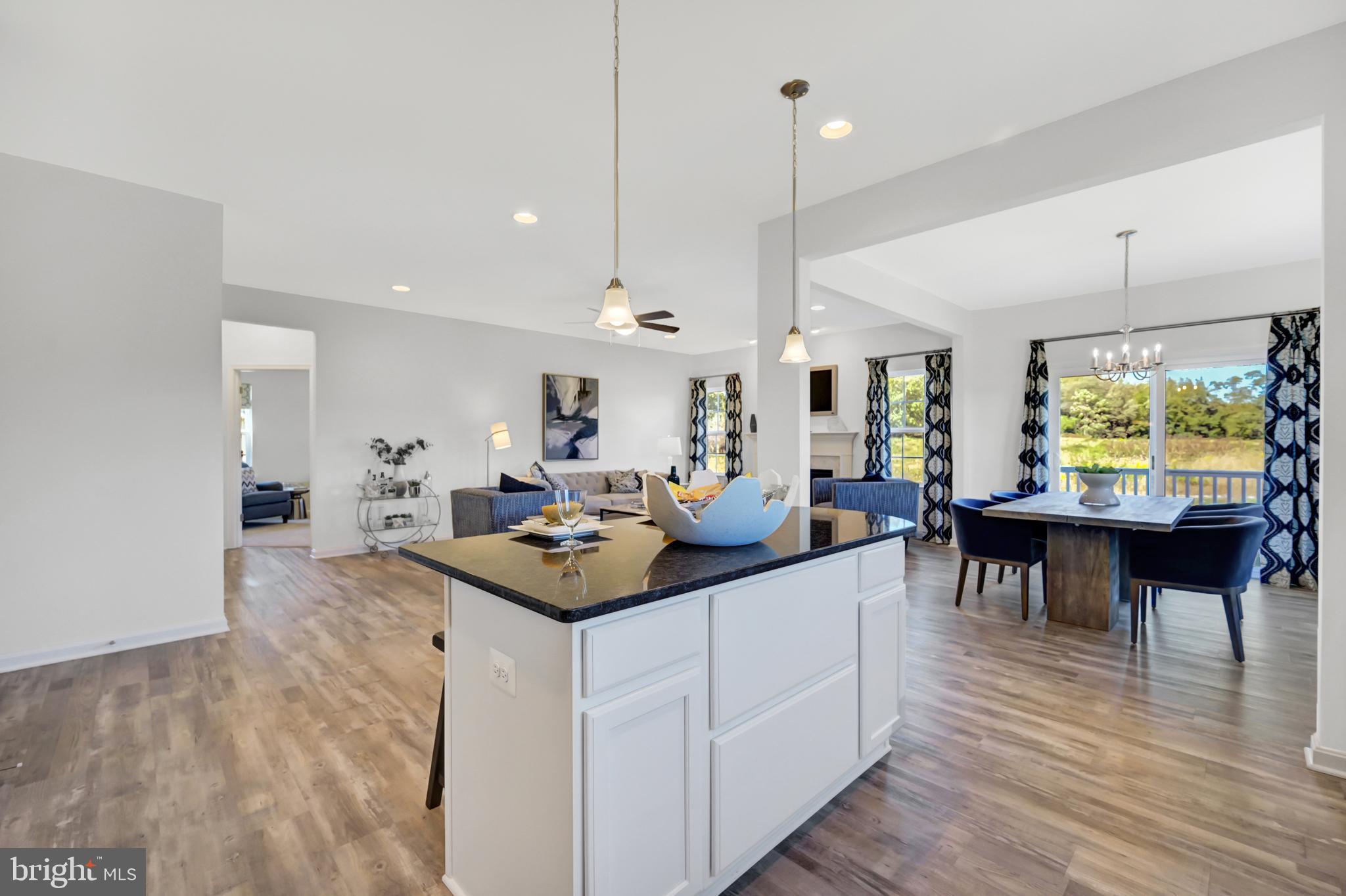 CAPTAIN'S COVE - Residential