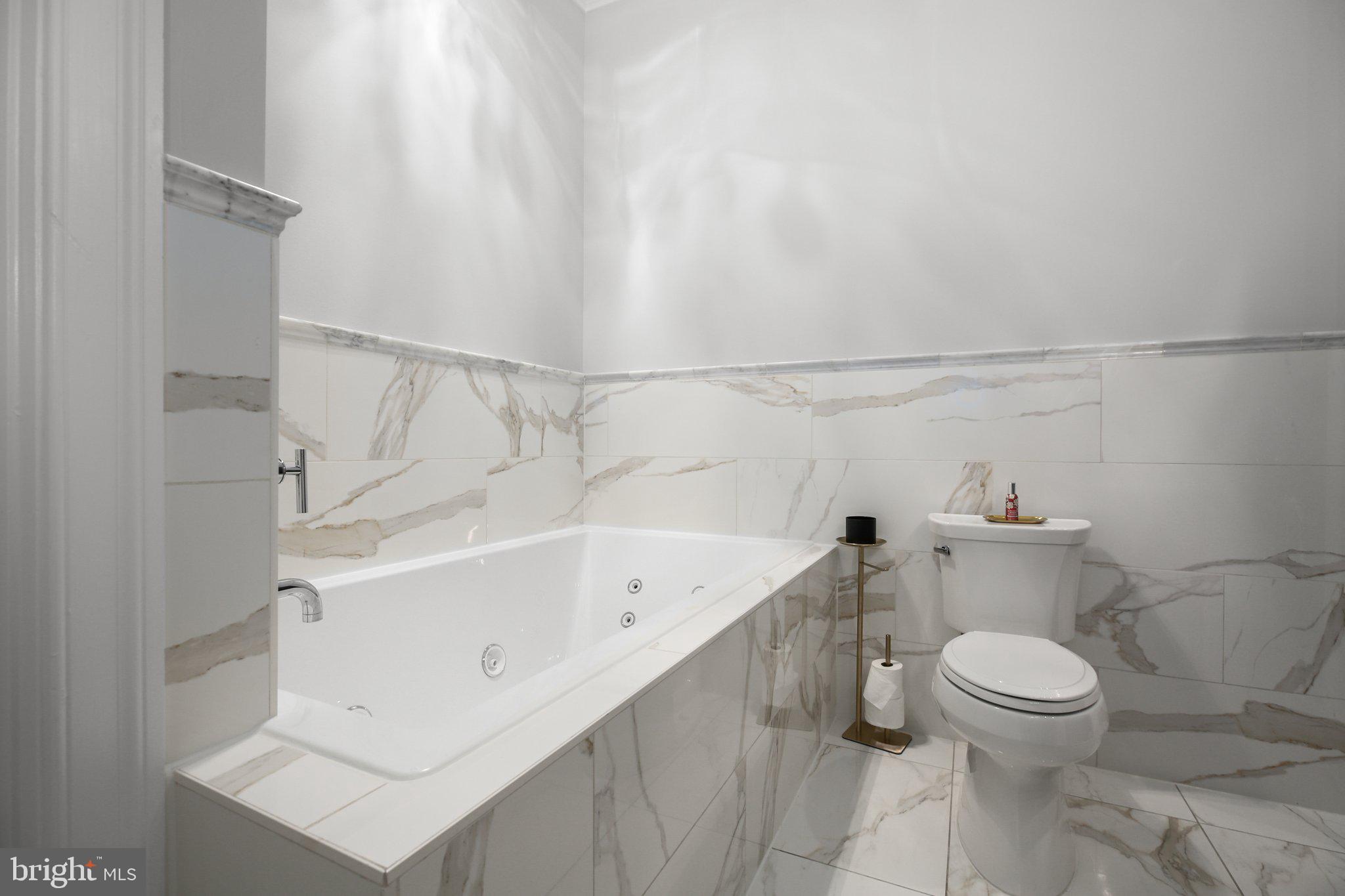 AMELIA SQUARE - Residential