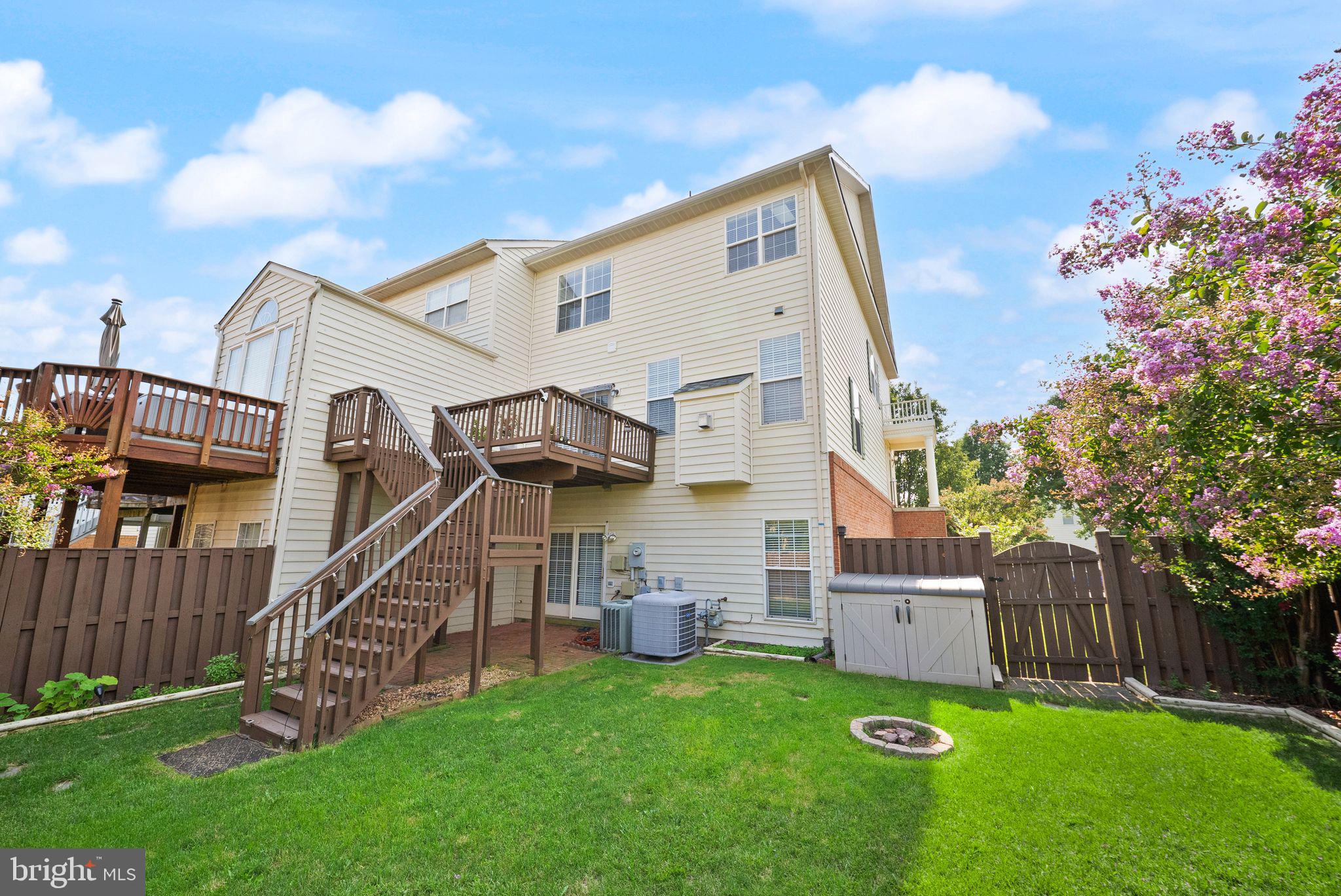 SOUTH RIDING - Residential