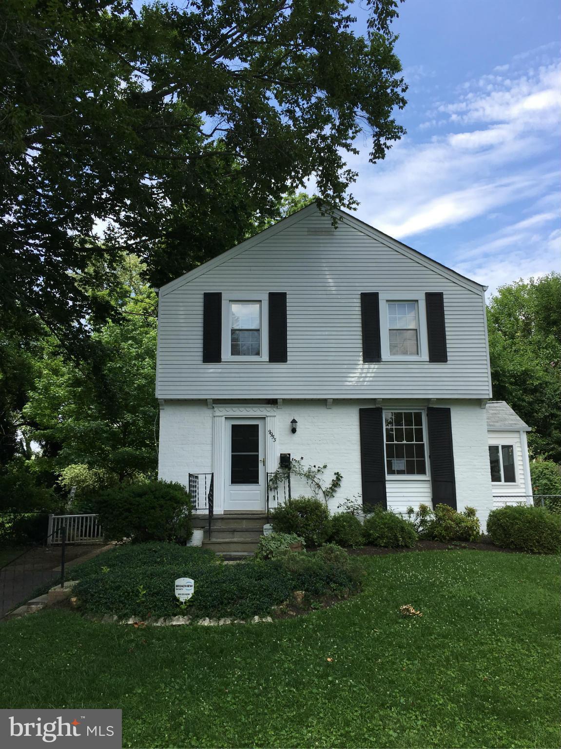Gorgeous 4/5 bdrm+2bath! Recently renovated (new AC, water heater, patio, paint)! Corian kitchen, formal D/R and L/R w/hardwood floors. French doors to 1st flr bdrm or family room w/large patio and fenced in backyard. Upper level (bright) w/3 BDRMS. Lower lvl features an additional BR and full BA+rec room, laundry, and outside access. Fantastic location-close to schools, shopping. 495! A must see!