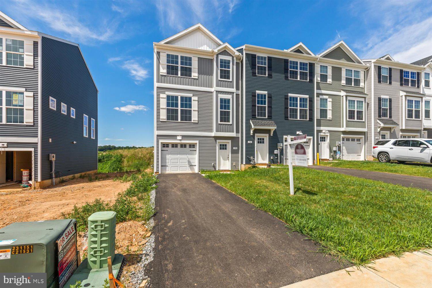 HUDSON RIDGE - Residential