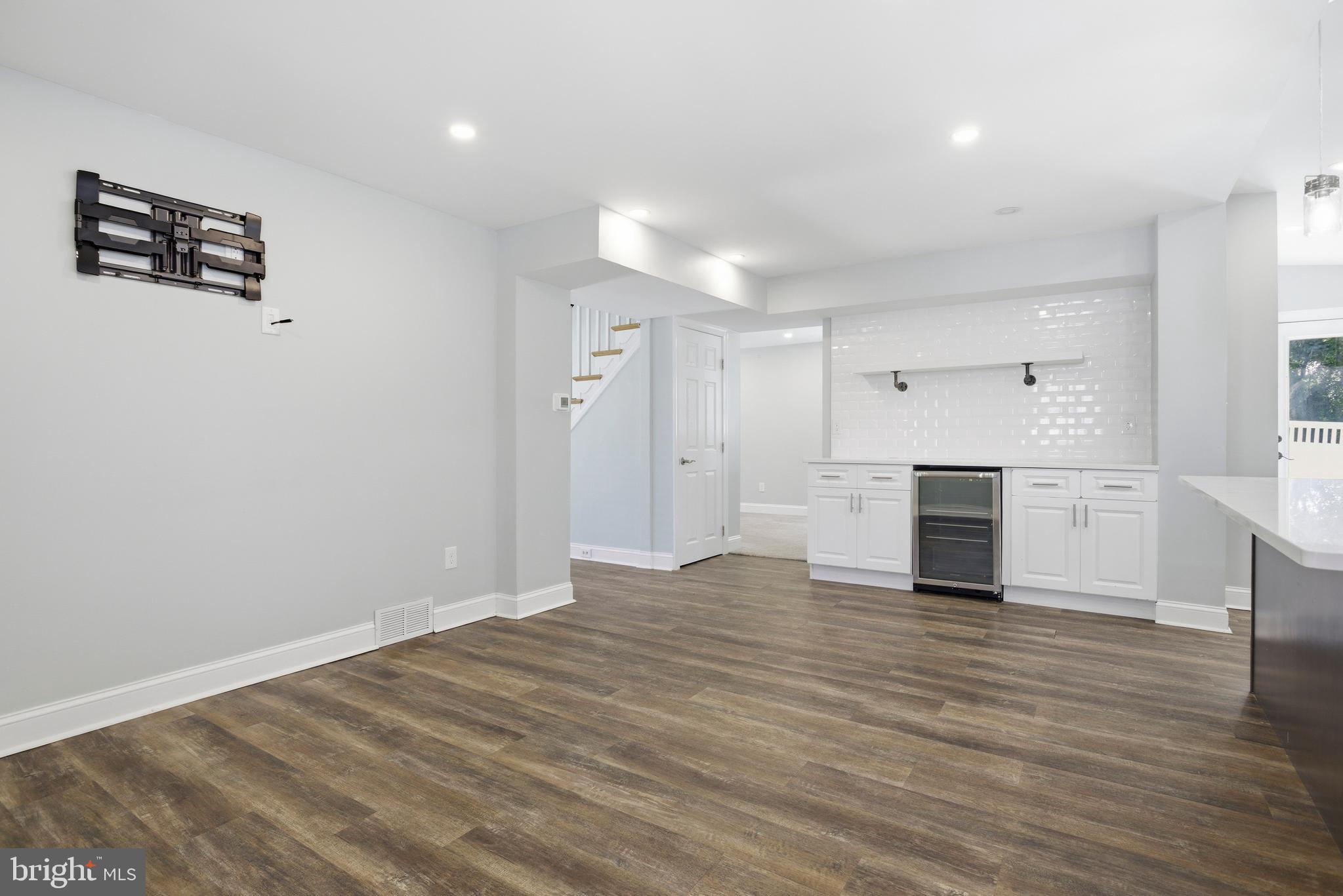 ARONIMINK ESTATES - Residential