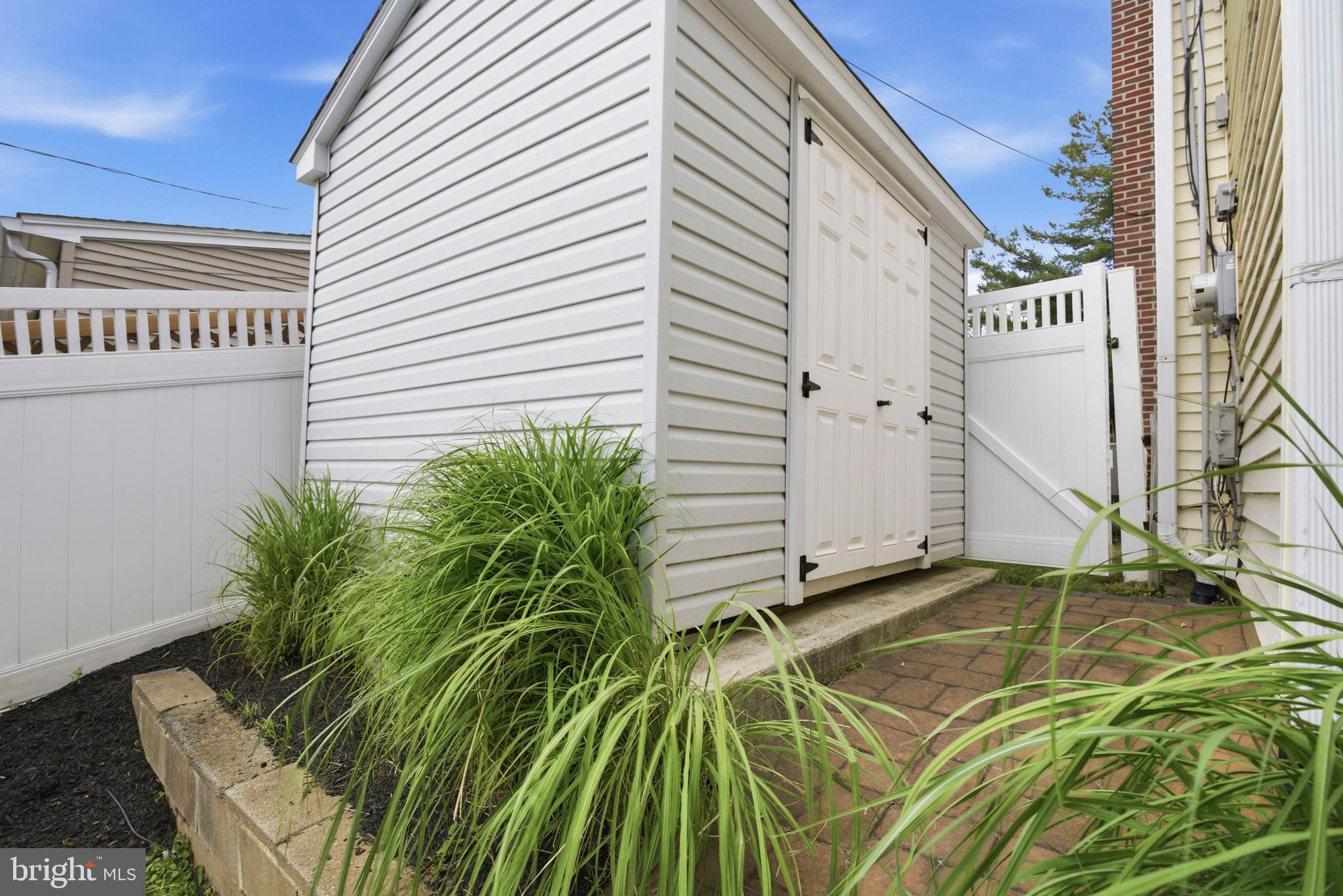 ARONIMINK ESTATES - Residential