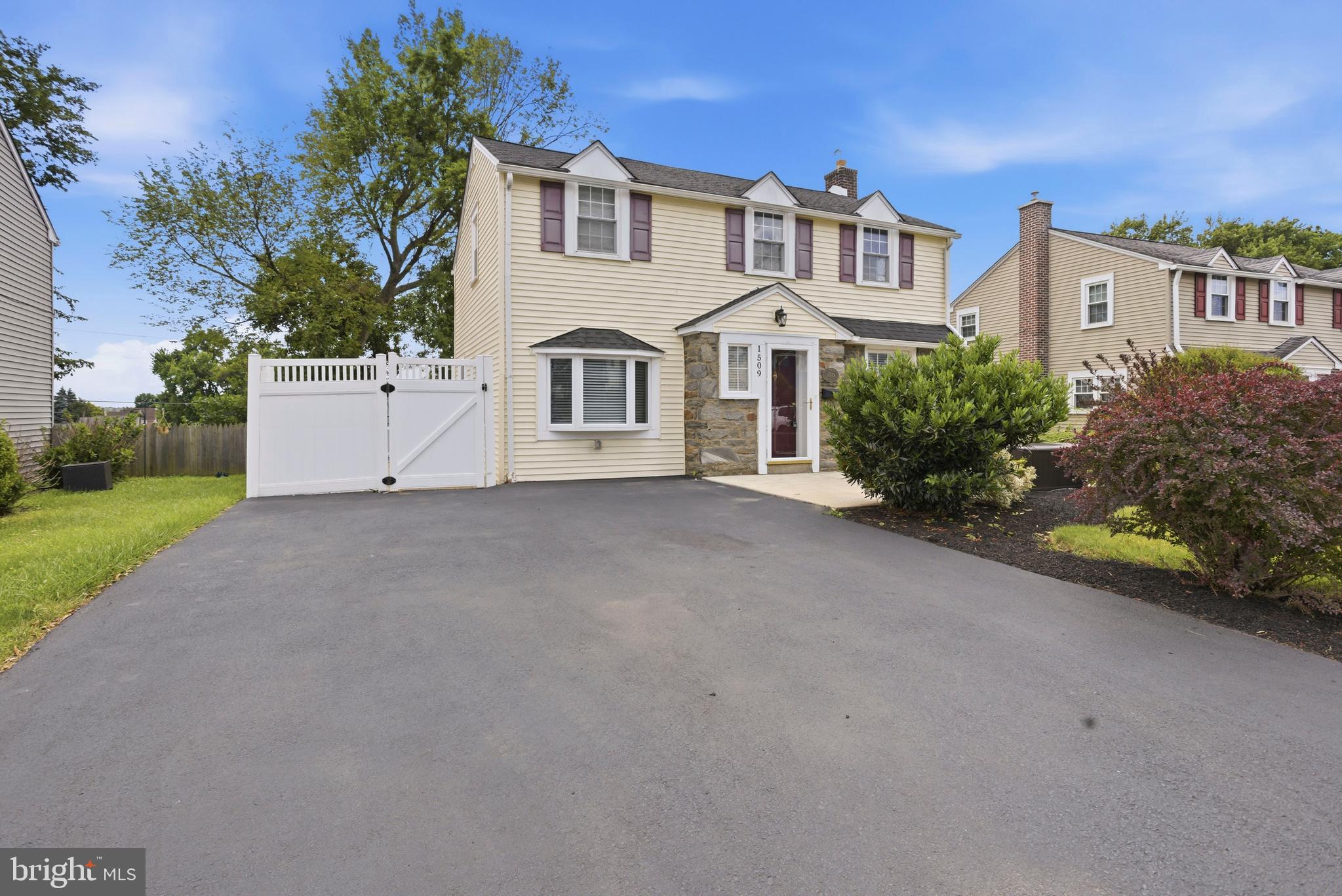 ARONIMINK ESTATES - Residential
