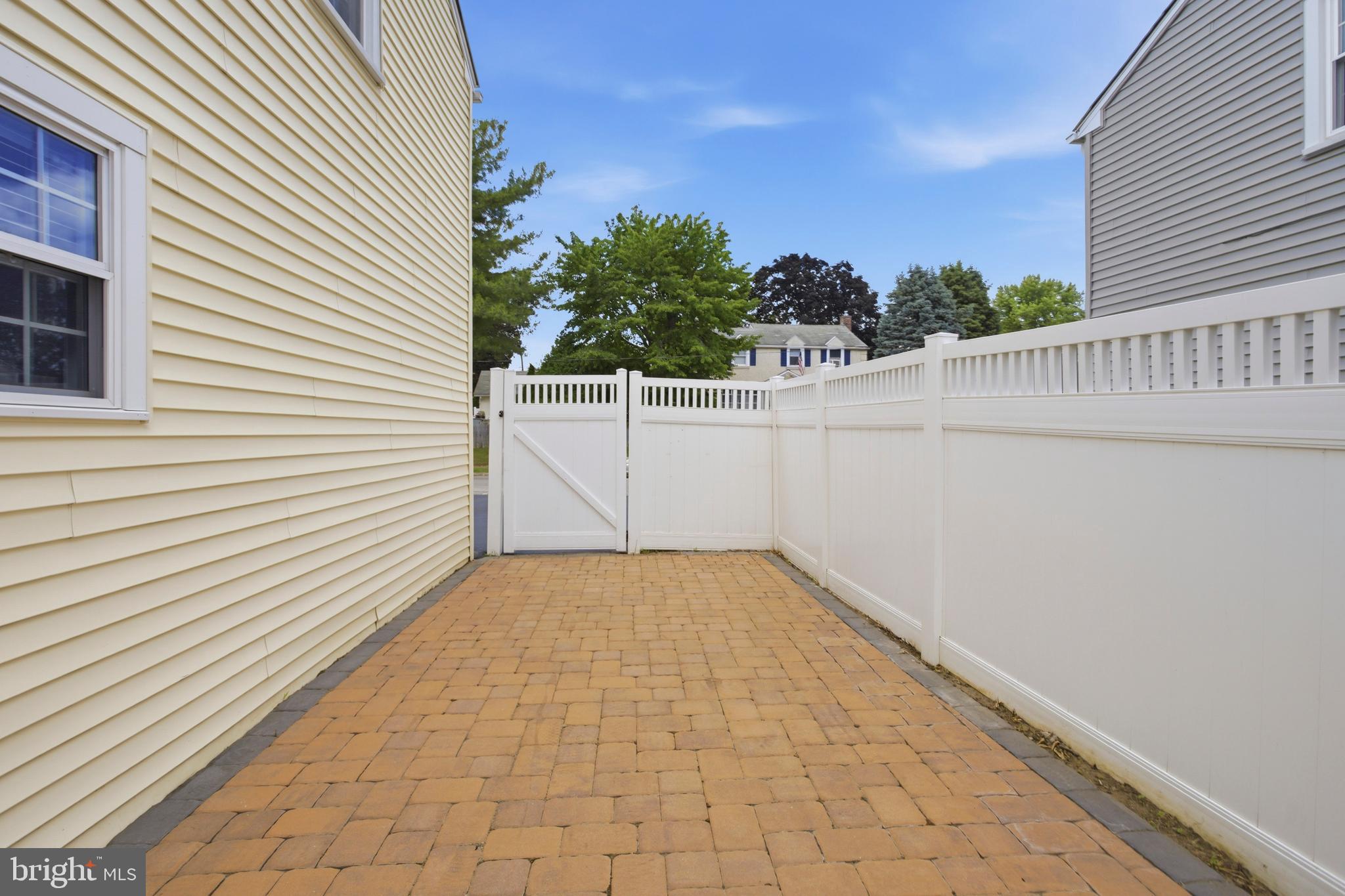 ARONIMINK ESTATES - Residential