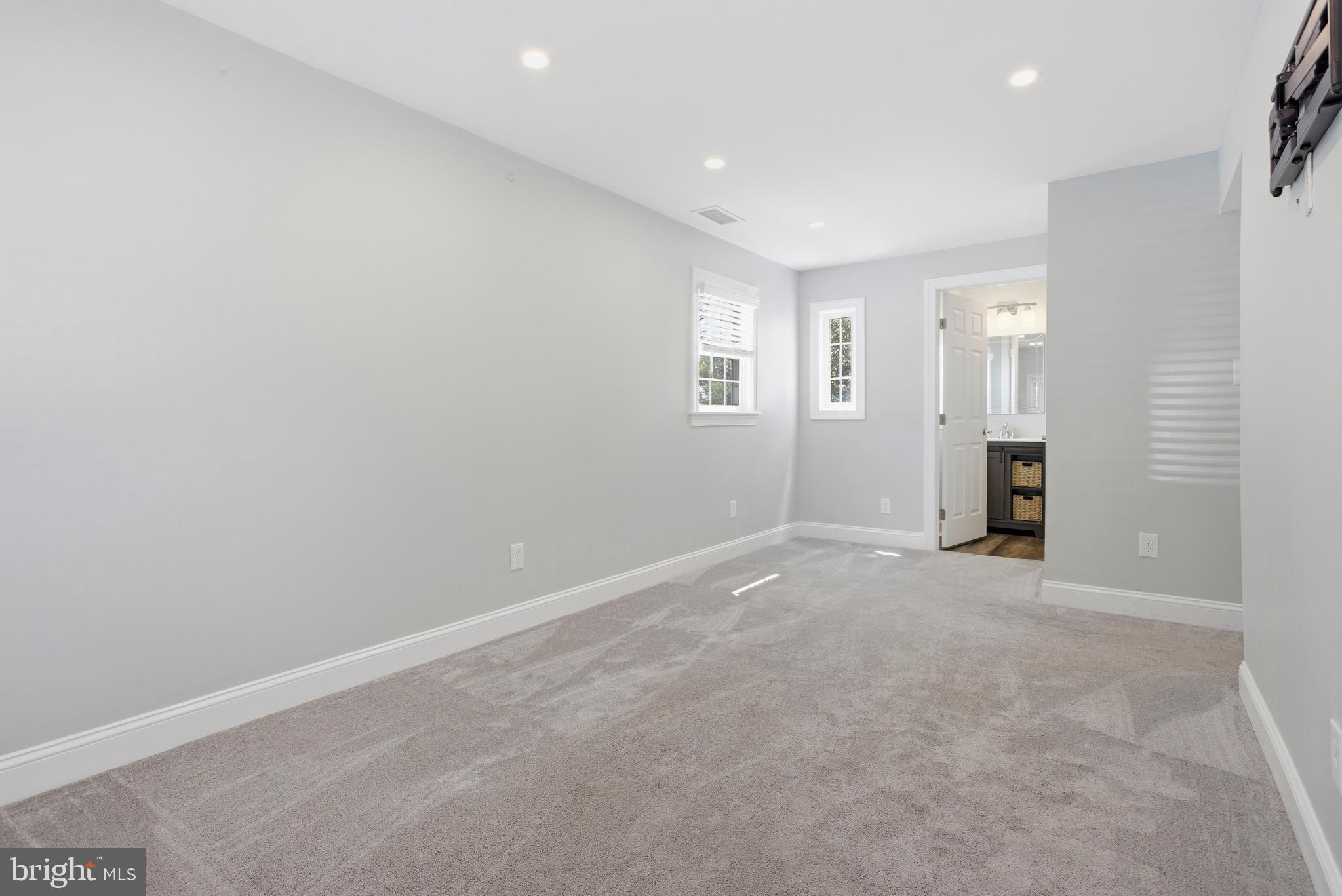 ARONIMINK ESTATES - Residential