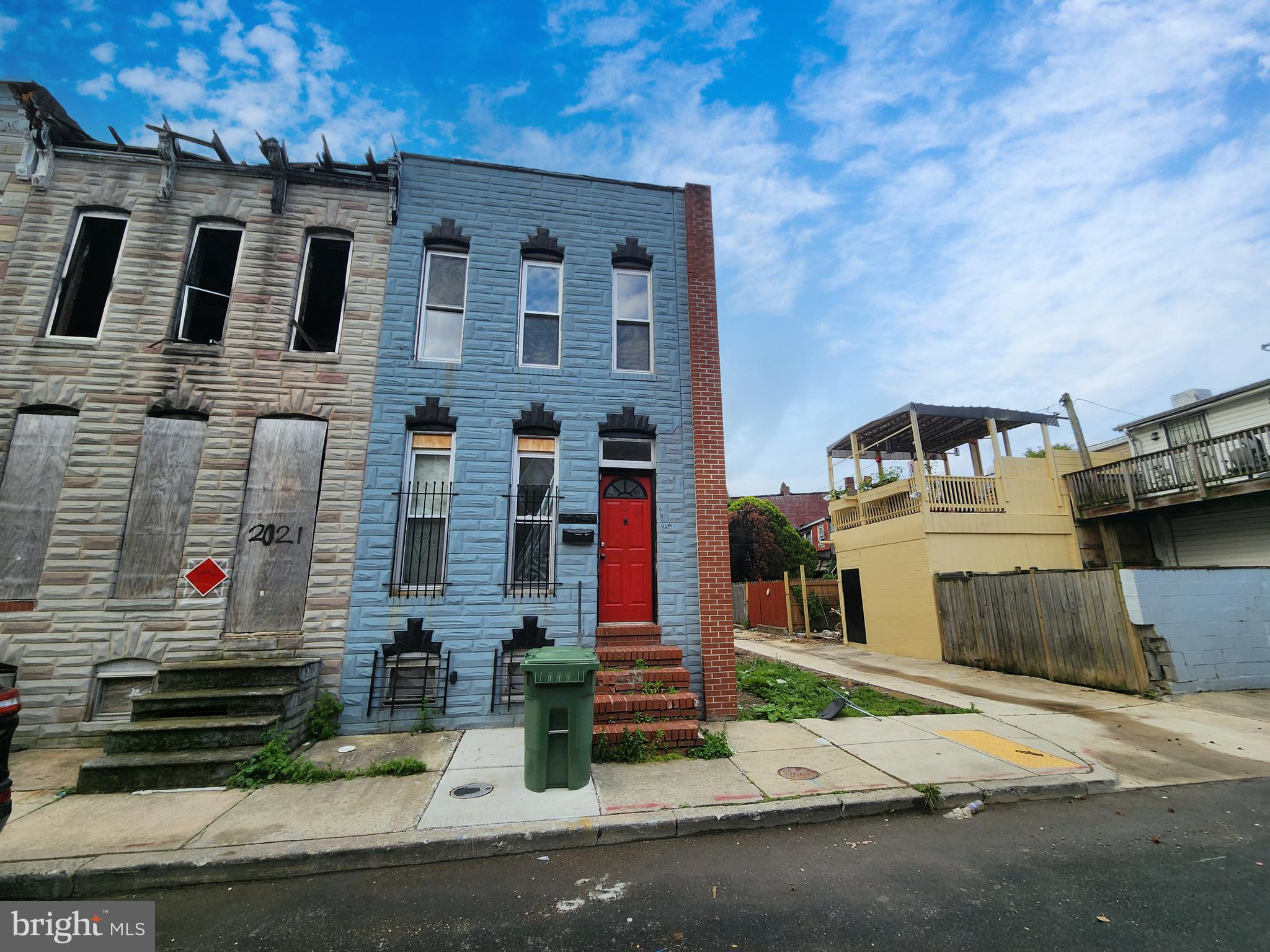 ONLINE AUCTION: This auction takes place on the Ashland Auction Group Website Bidding Platform. Bidding begins 6/3/2026 @ 10:00 AM. Bidding ends 6/5/2026 @ 11:20 AM. List Price is Suggested Opening Bid. Deposit: $5,000.

2 Story End Unit Townhouse located in the Carrollton Ridge area.
JUST MINUTES to Westside Shopping Center, Carroll Park, and Grace Medical Center.
Easy access to major traffic artery S Monroe St.
Property is occupied.