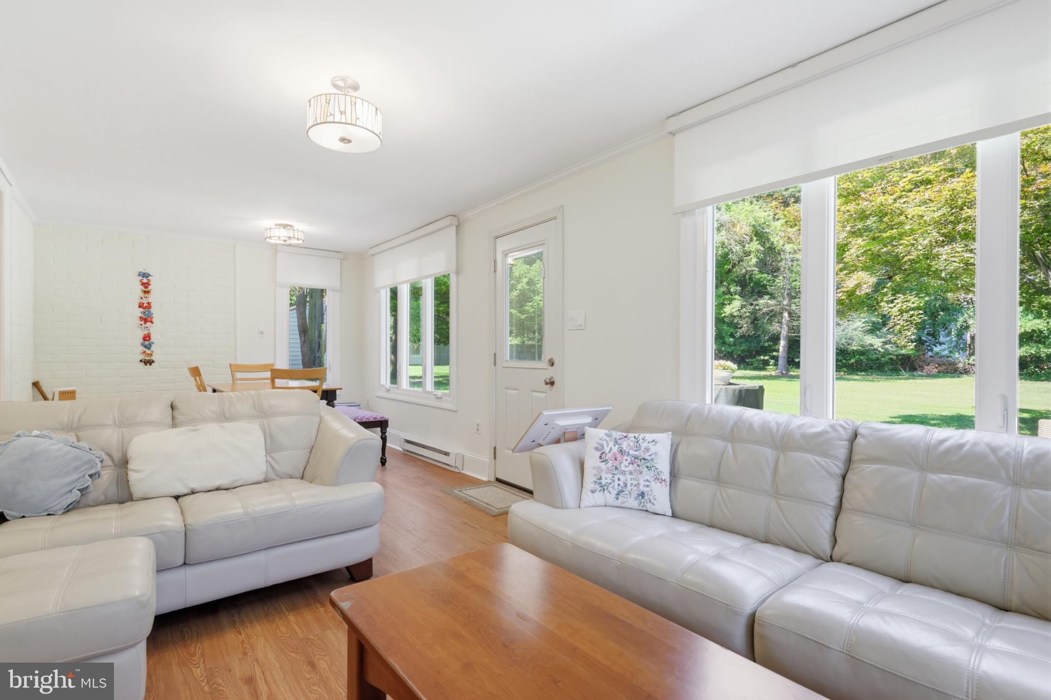 DELAVUE MANOR - Residential