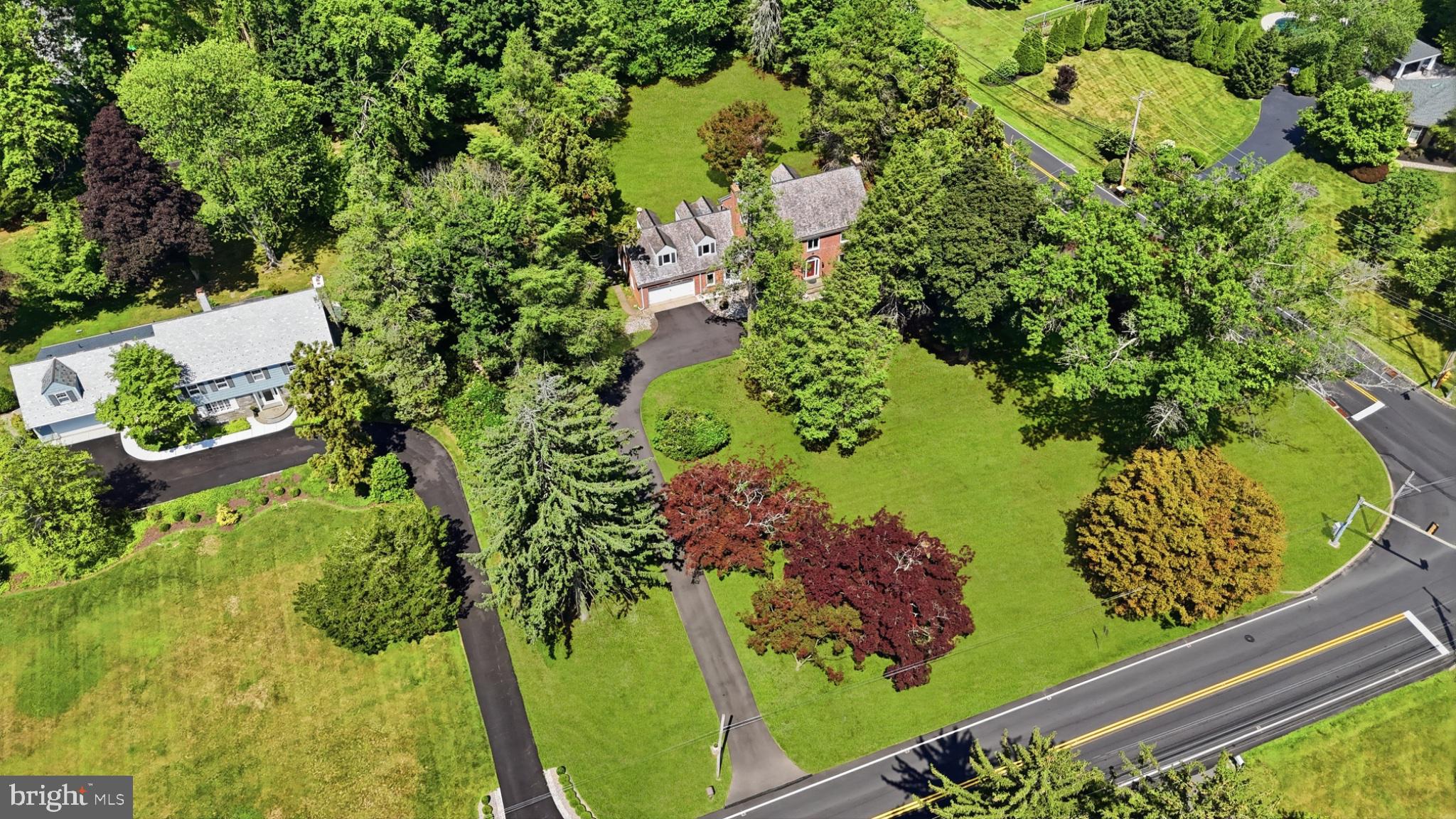 DELAVUE MANOR - Residential