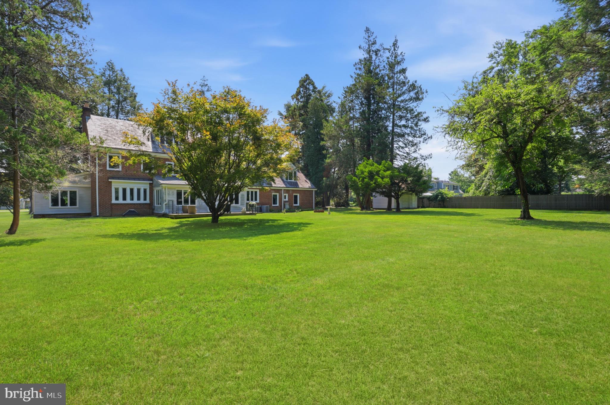 DELAVUE MANOR - Residential