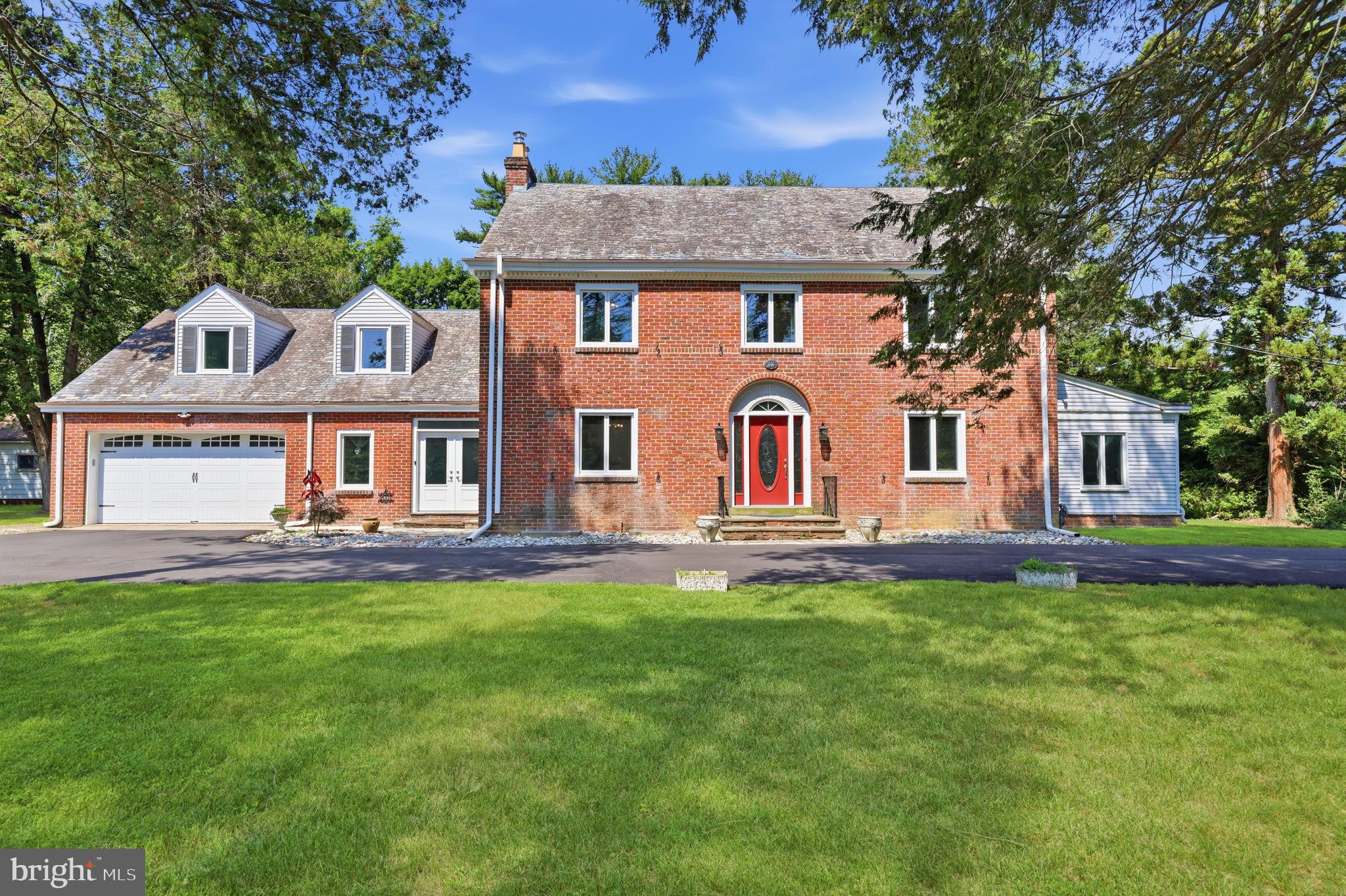 DELAVUE MANOR - Residential