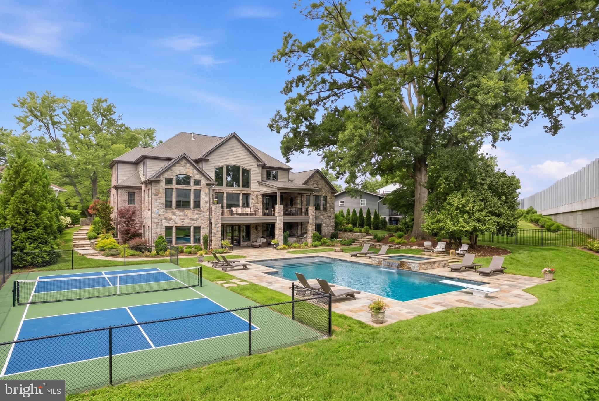 DUNN LORING WOODS - Residential