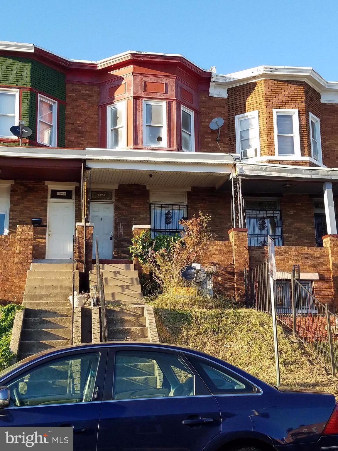 3 Bedroom 1 full bath brick townhouse. Spacious master bedroom with bay window. Hardwood floors through out. Work was already started but never finished. Come put the final touches on this house.