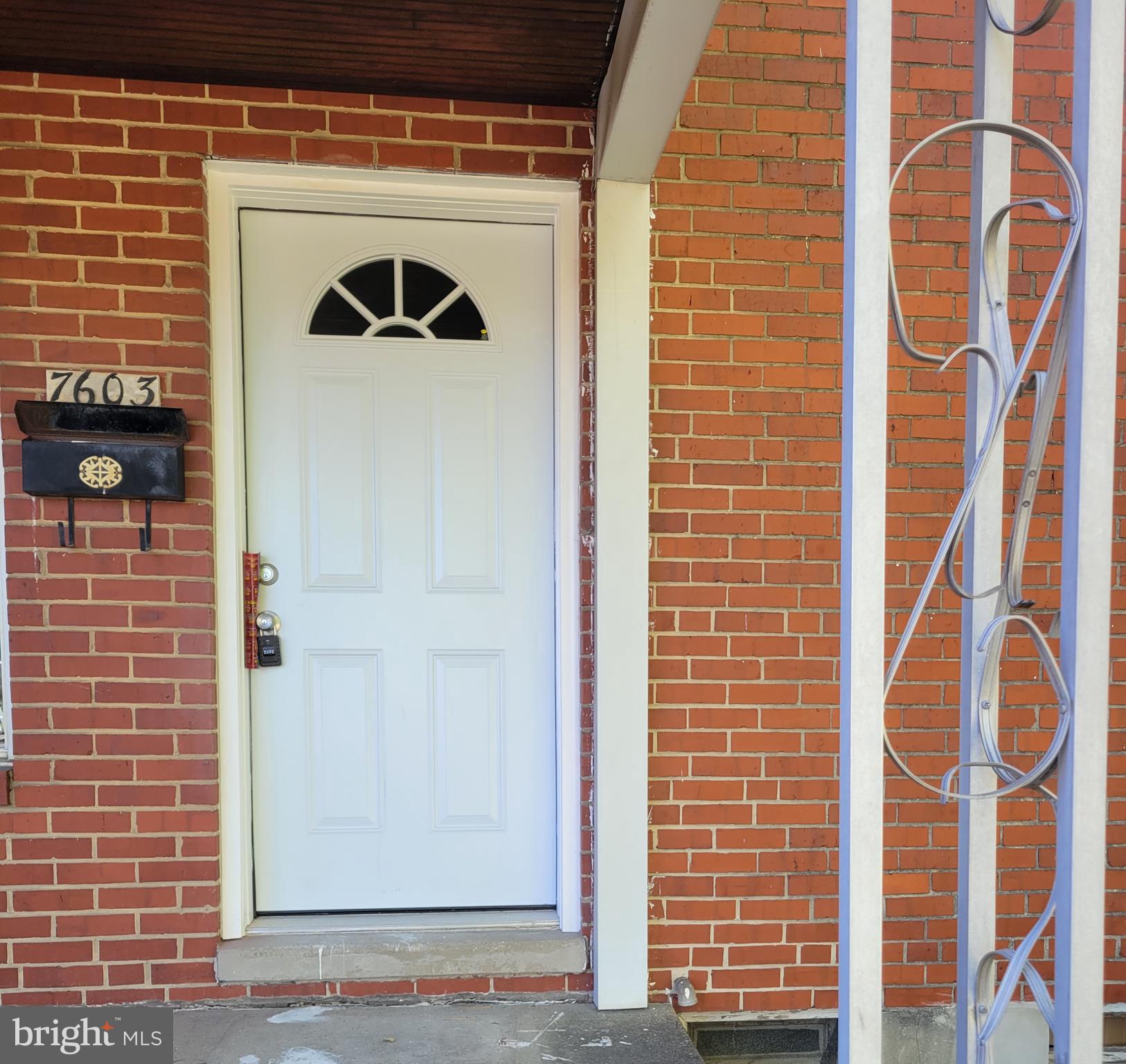 CHARLESMONT - Residential Lease