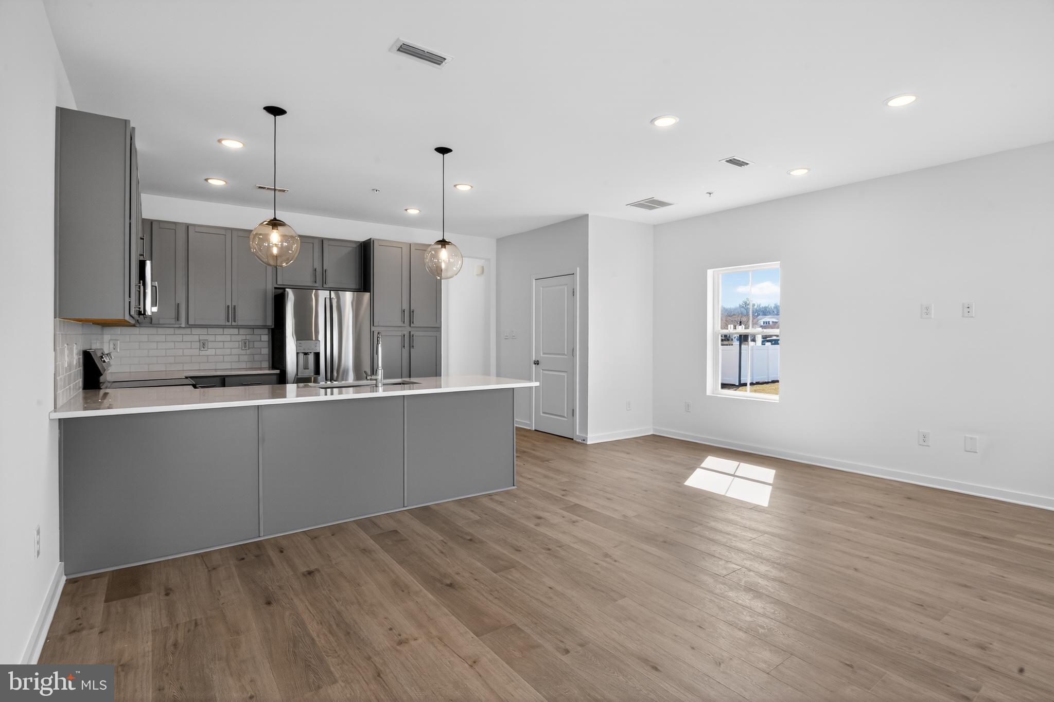 NORTH POINTE COMMONS - Residential