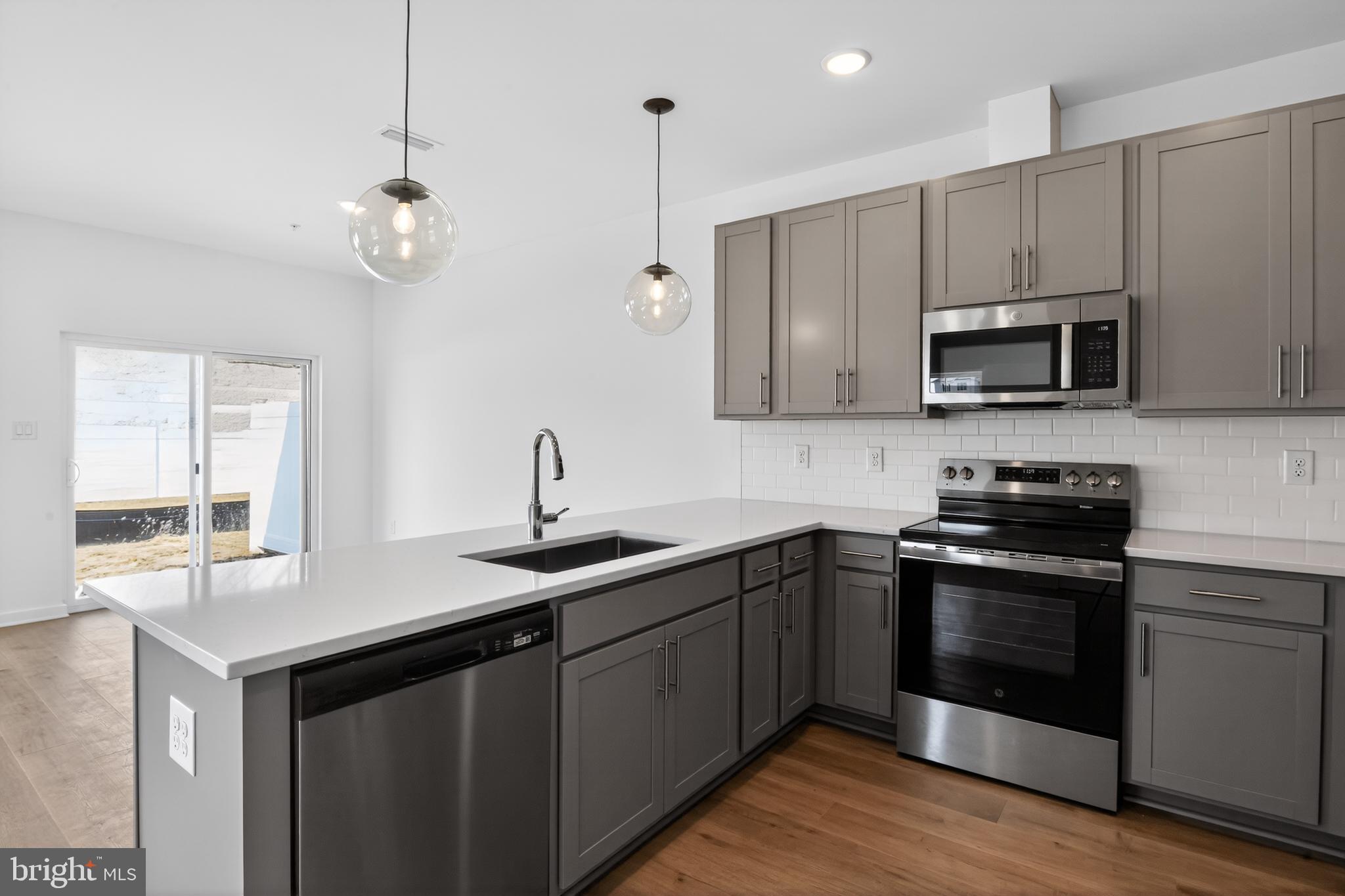 NORTH POINTE COMMONS - Residential