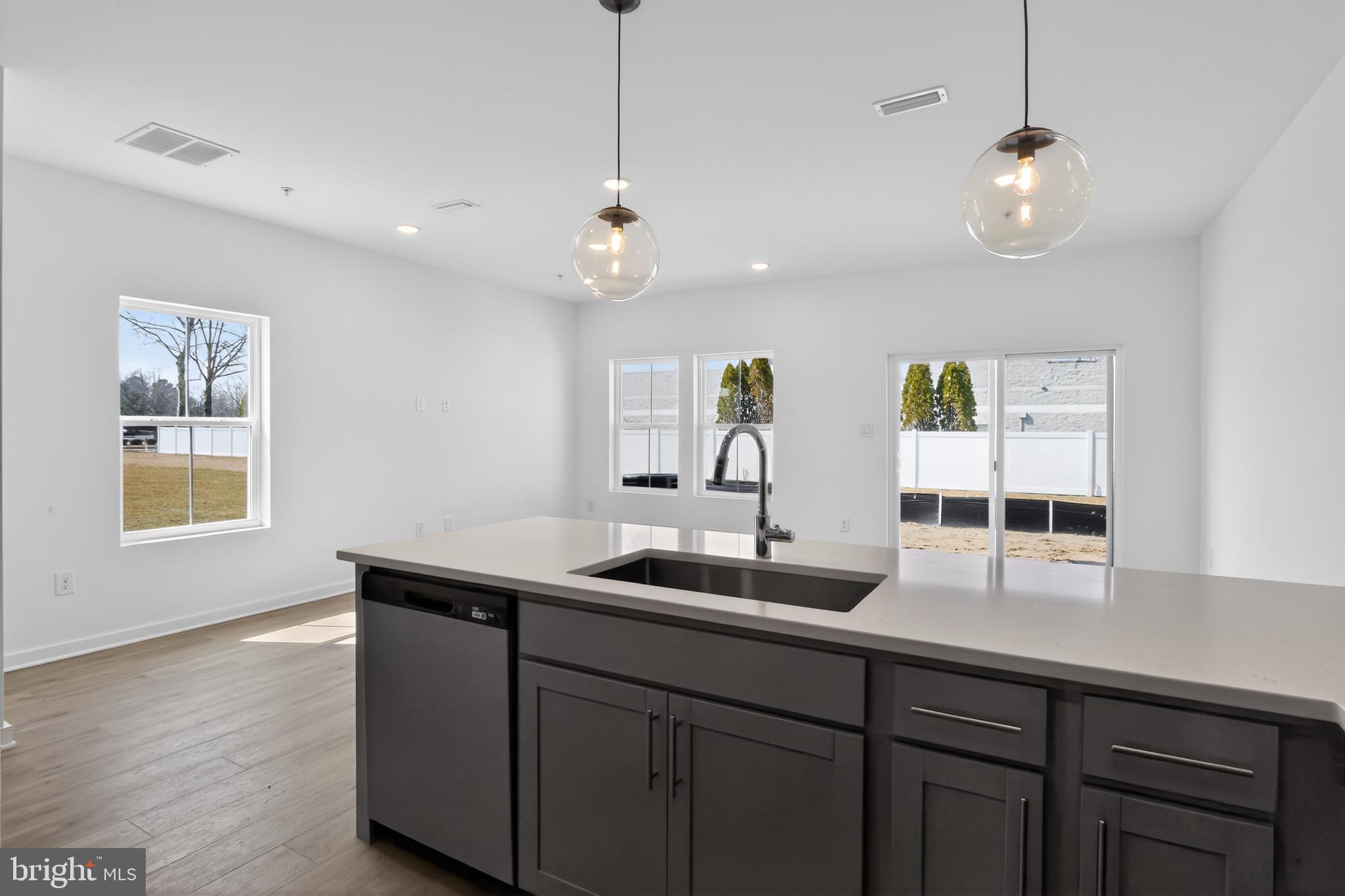 NORTH POINTE COMMONS - Residential