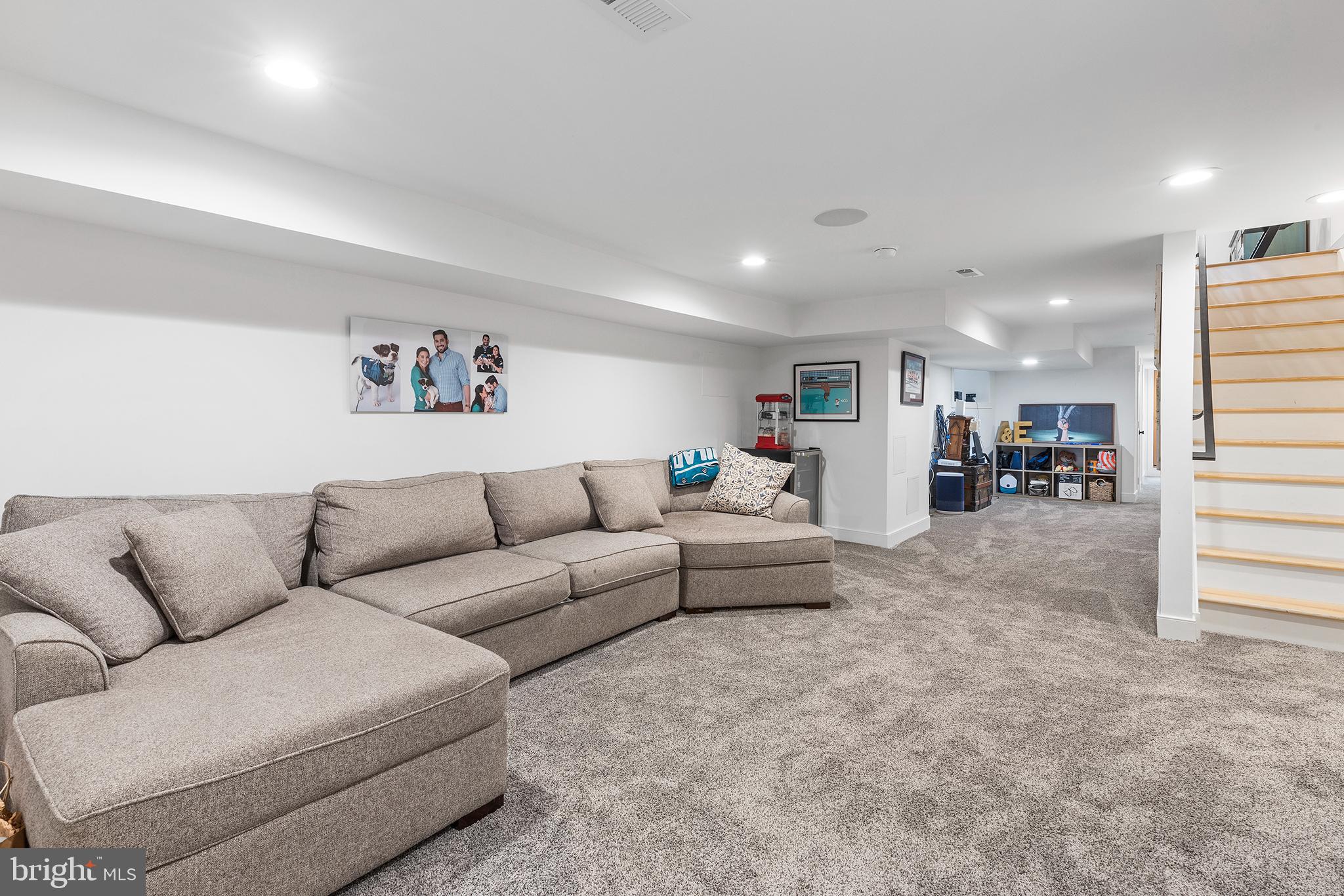 WALNUT HILL - Residential