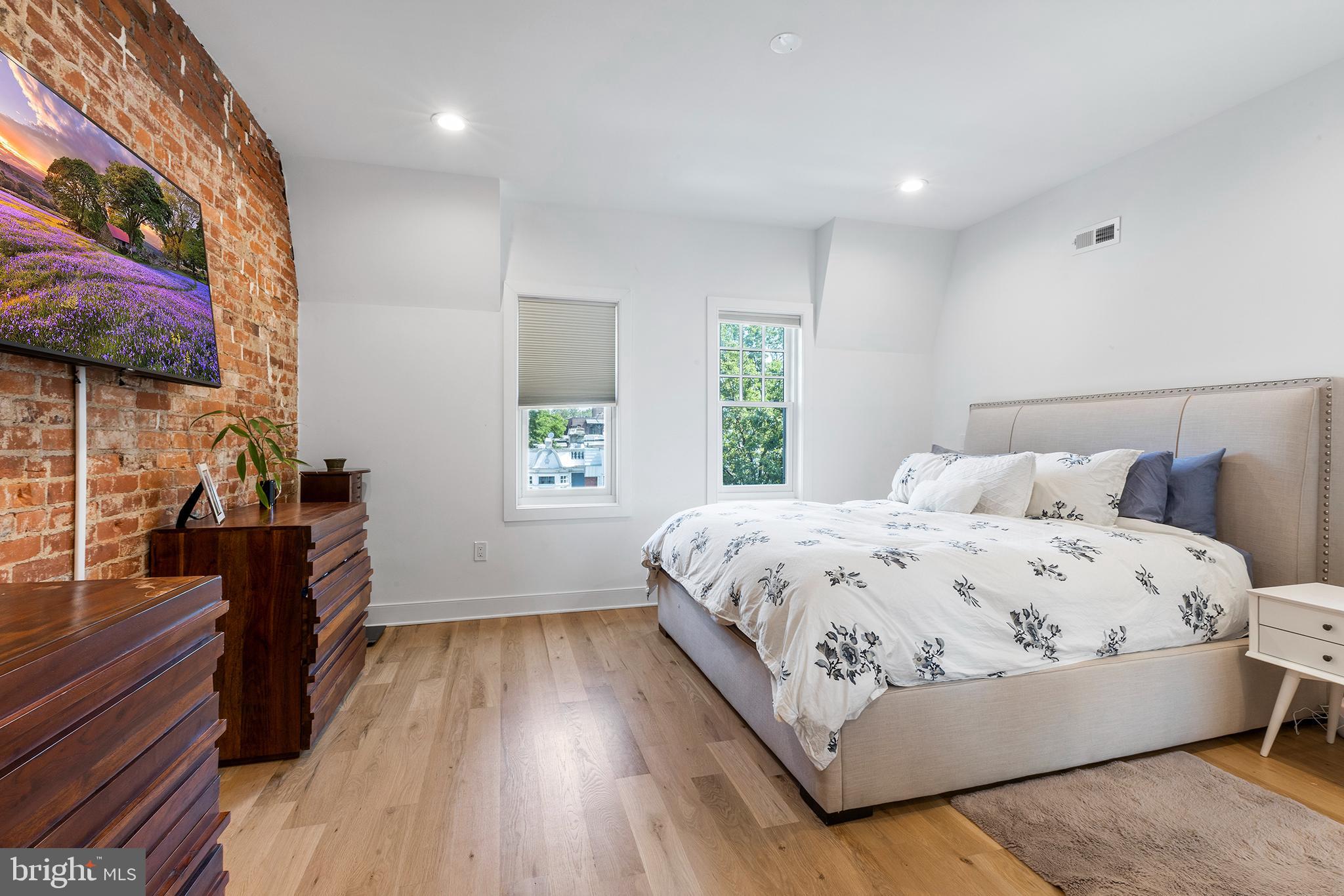 WALNUT HILL - Residential