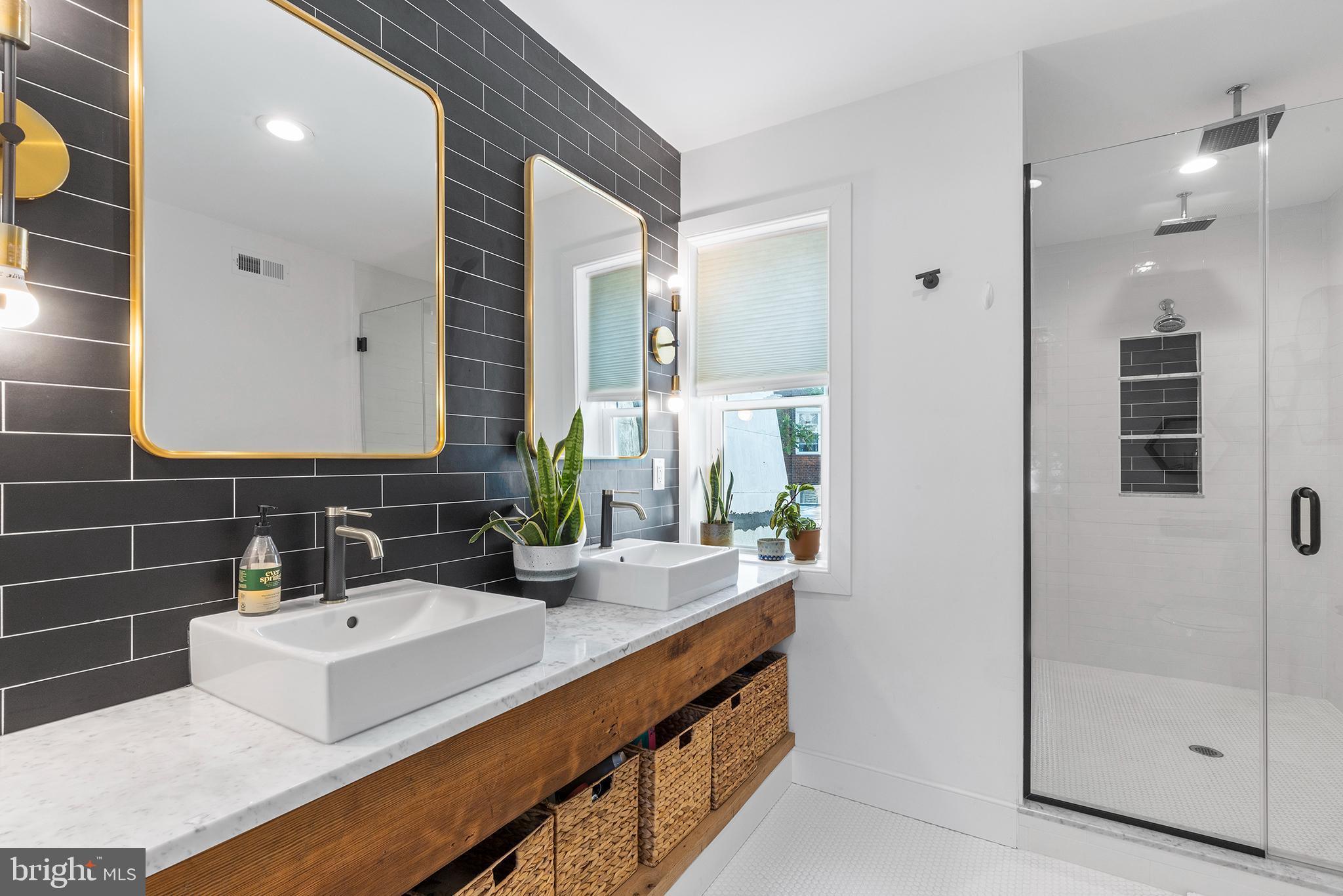 WALNUT HILL - Residential