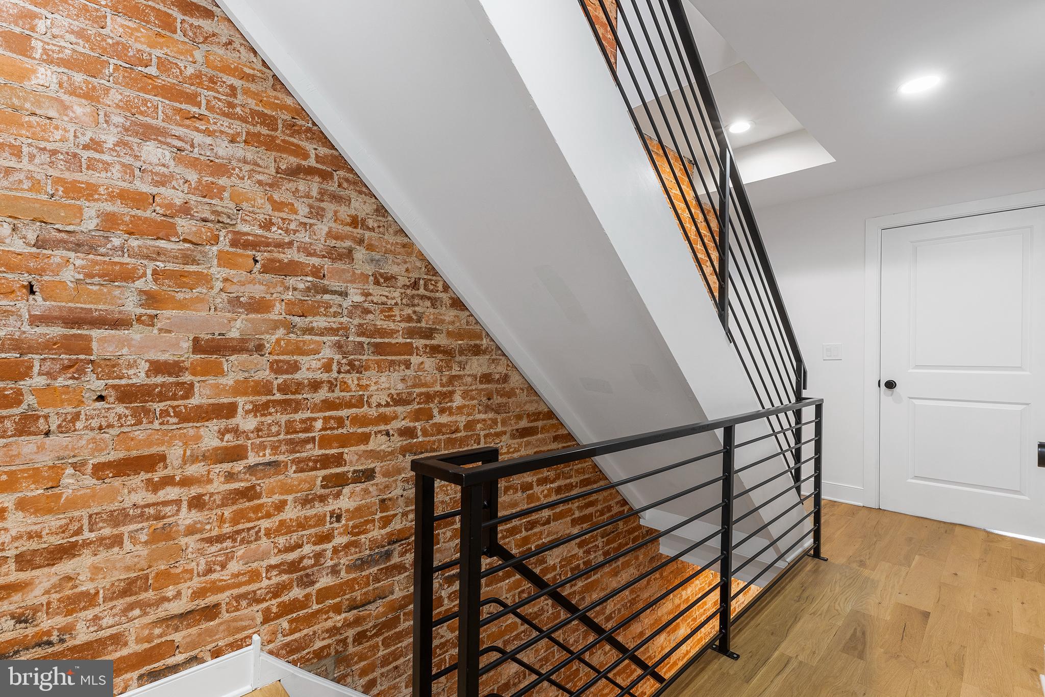 WALNUT HILL - Residential