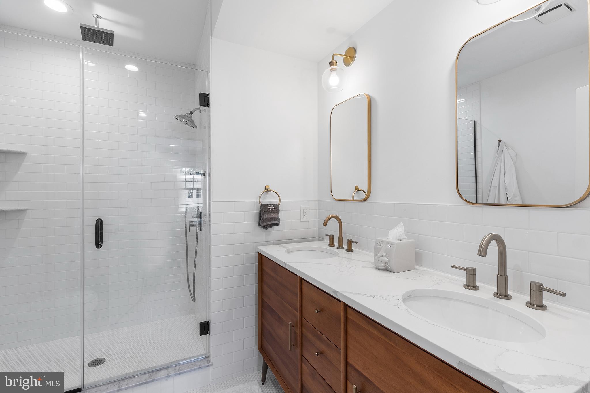 WALNUT HILL - Residential