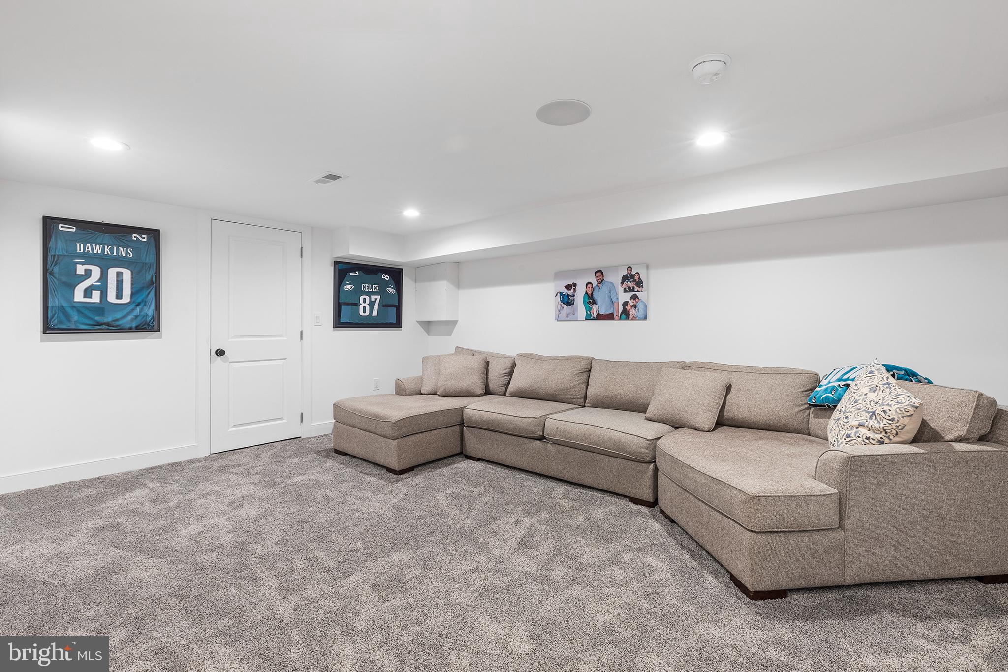 WALNUT HILL - Residential
