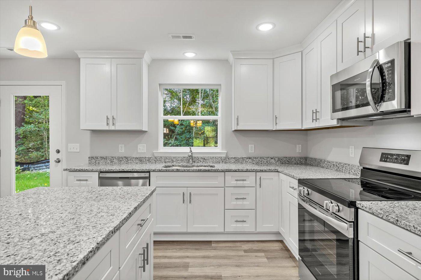 WESTMORELAND SHORES - Residential Lease