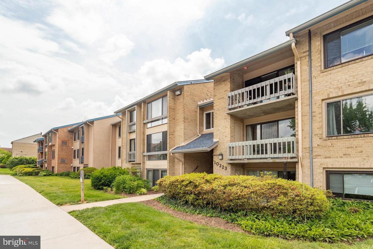 VISTAS OF VIENNA CONDOMINIUMS - Residential