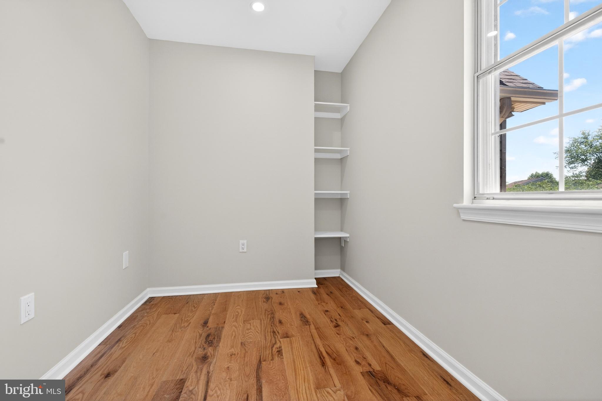 CLINTON - Residential