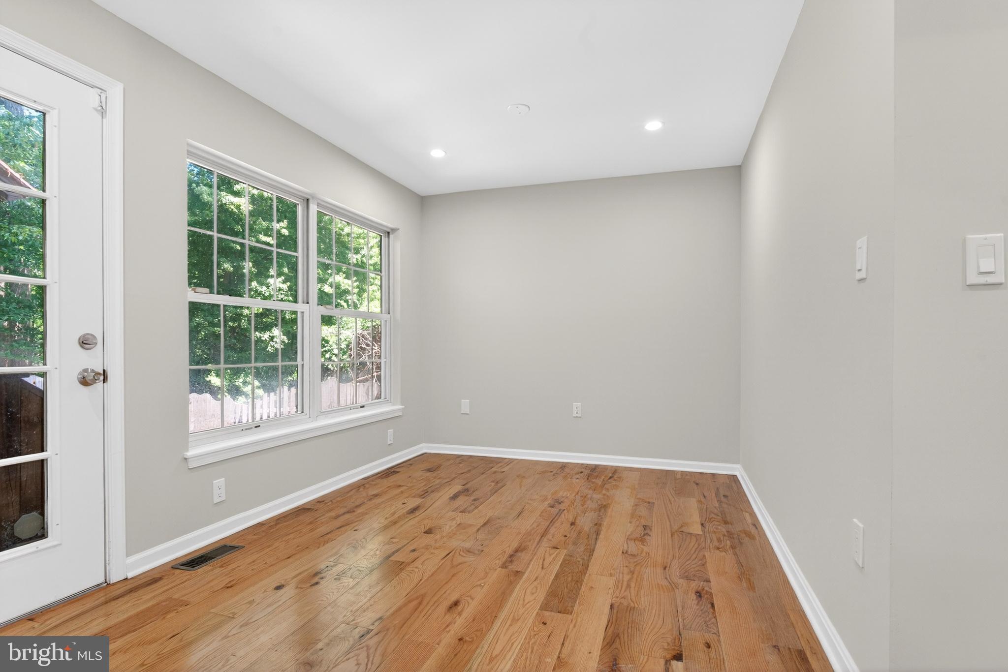 CLINTON - Residential