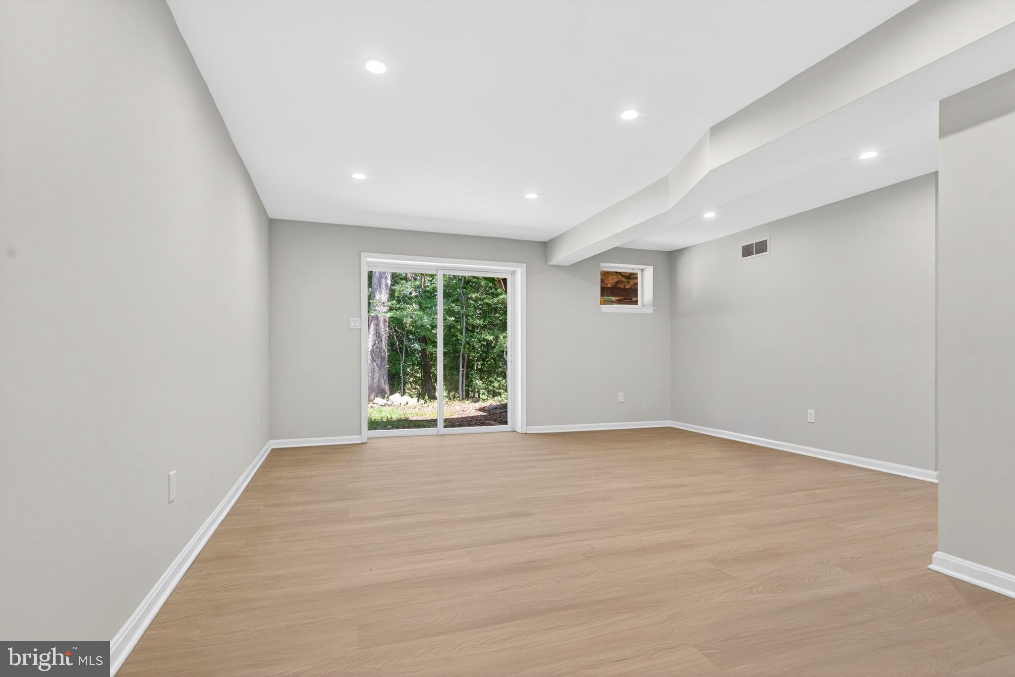 CLINTON - Residential