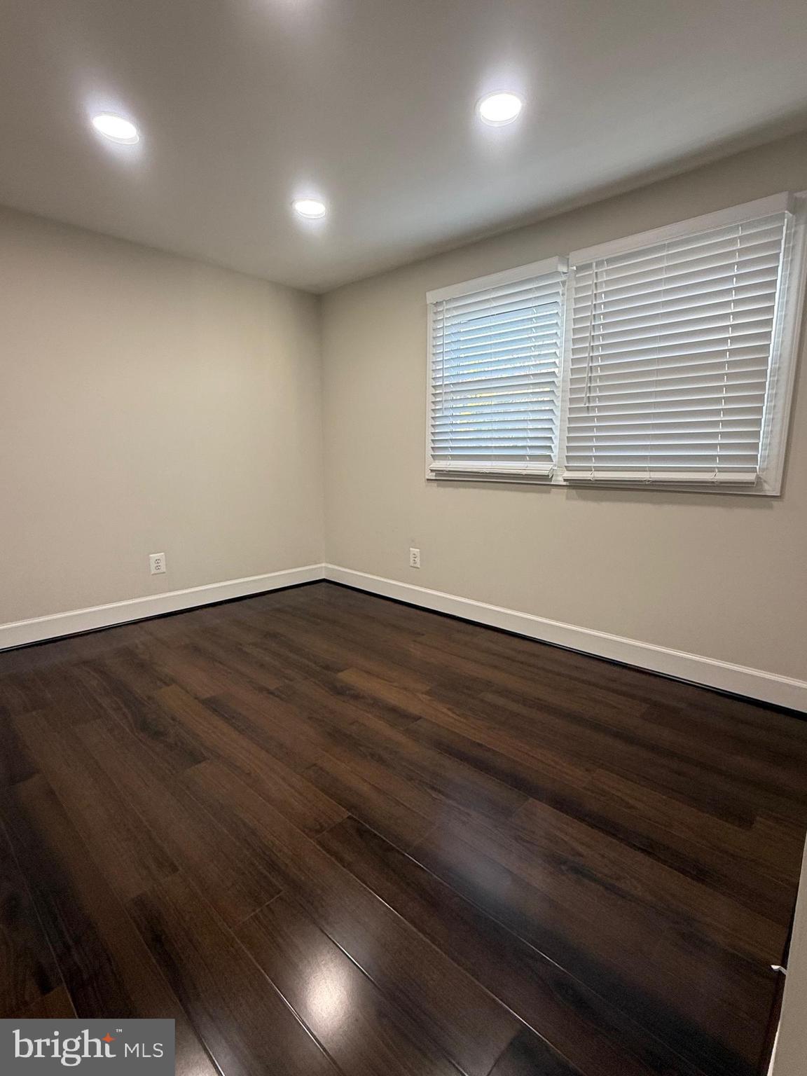 COUNTRY CLUB - Residential