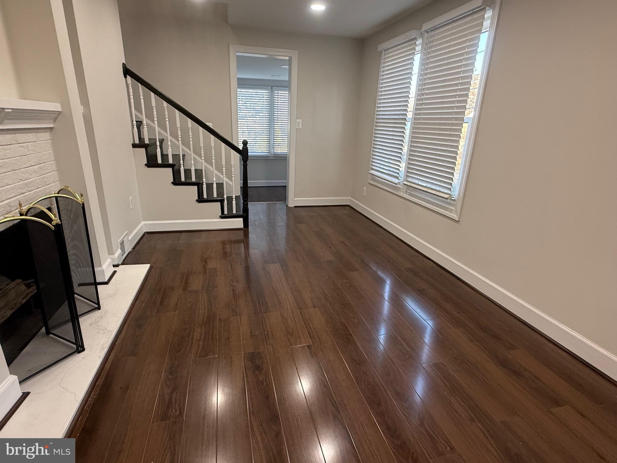 COUNTRY CLUB - Residential