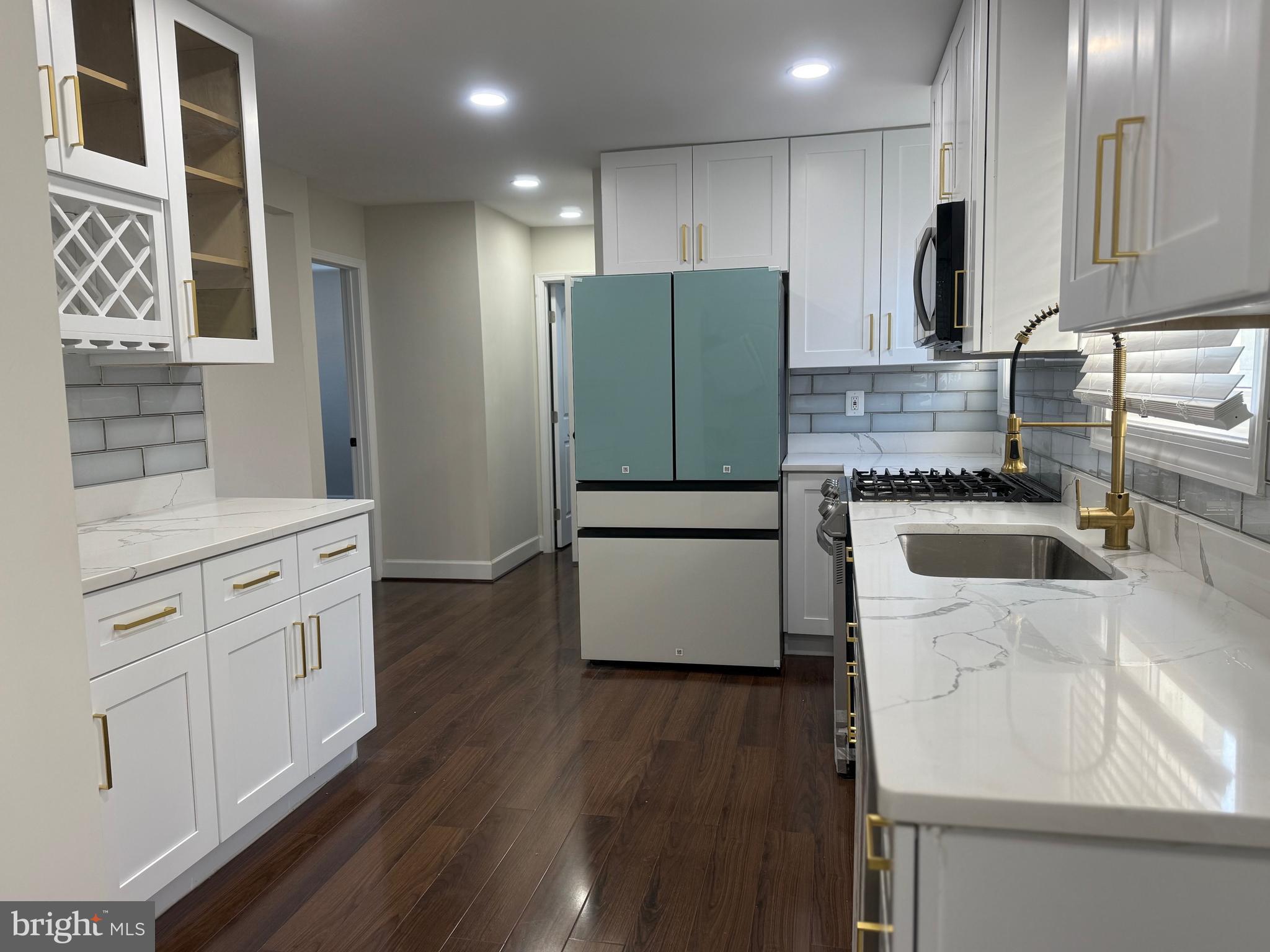 COUNTRY CLUB - Residential