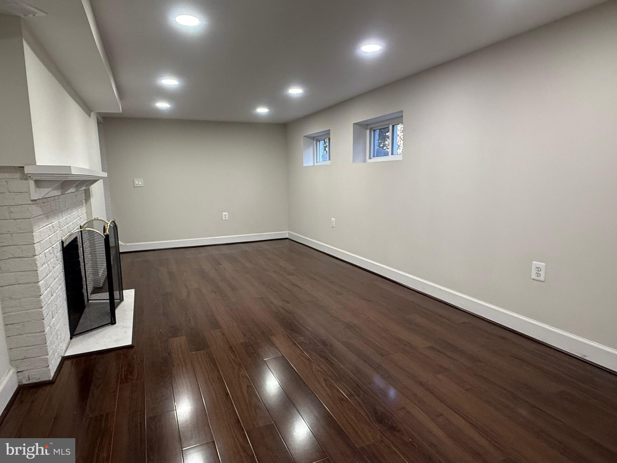 COUNTRY CLUB - Residential