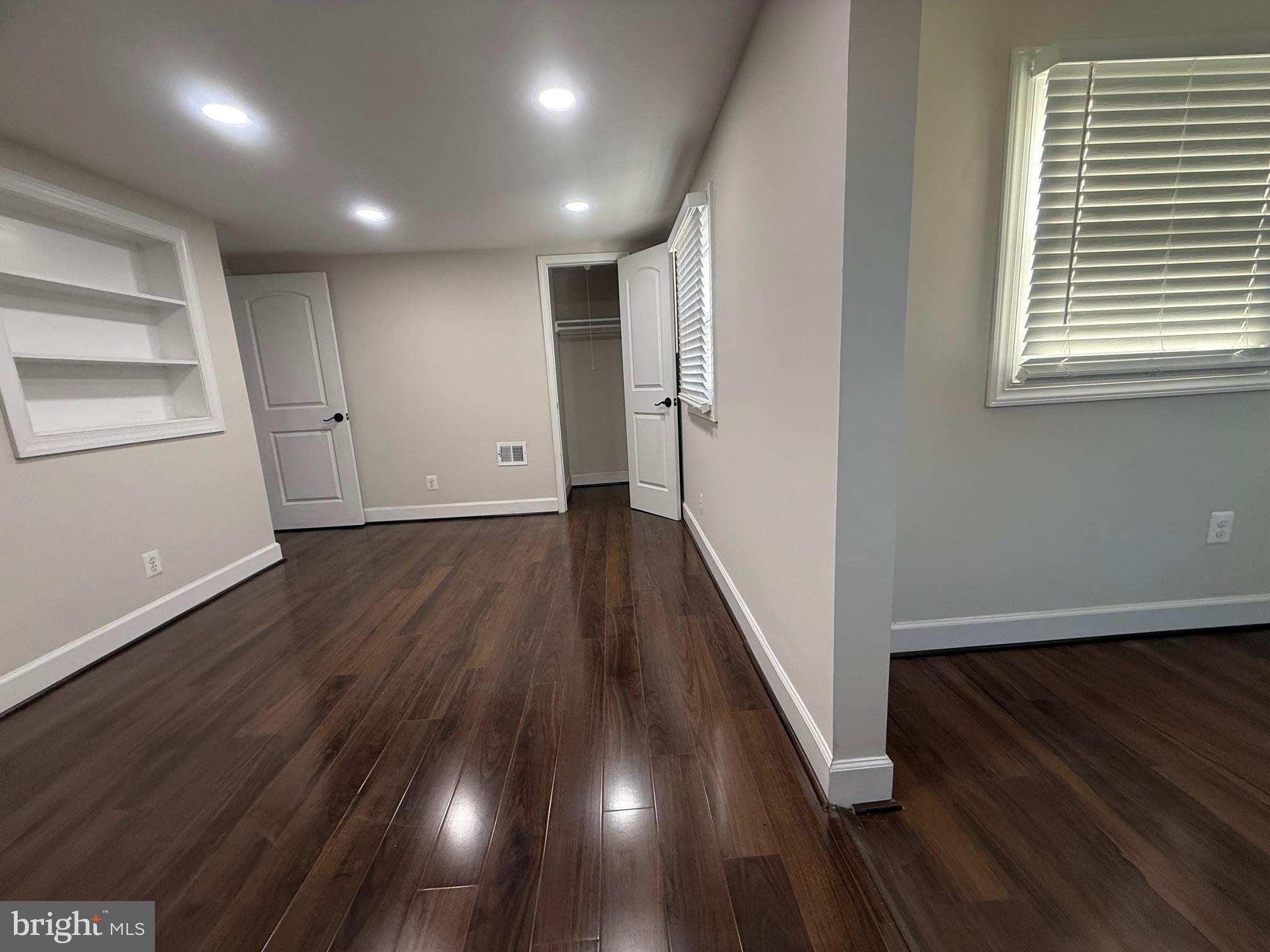 COUNTRY CLUB - Residential