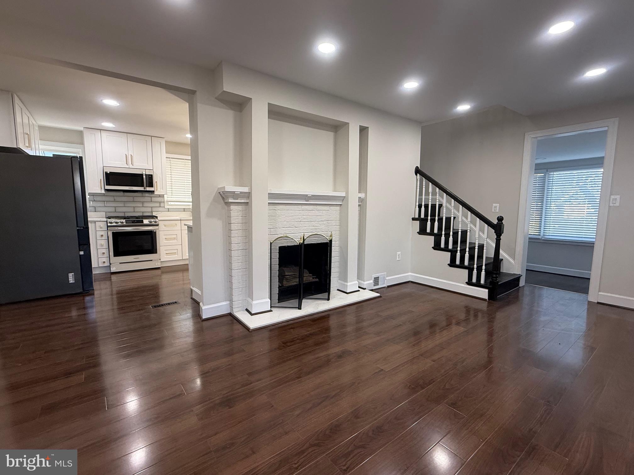 COUNTRY CLUB - Residential