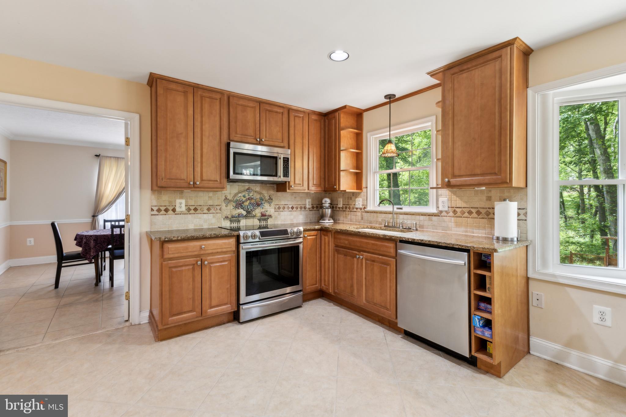 AVON CREST - Residential