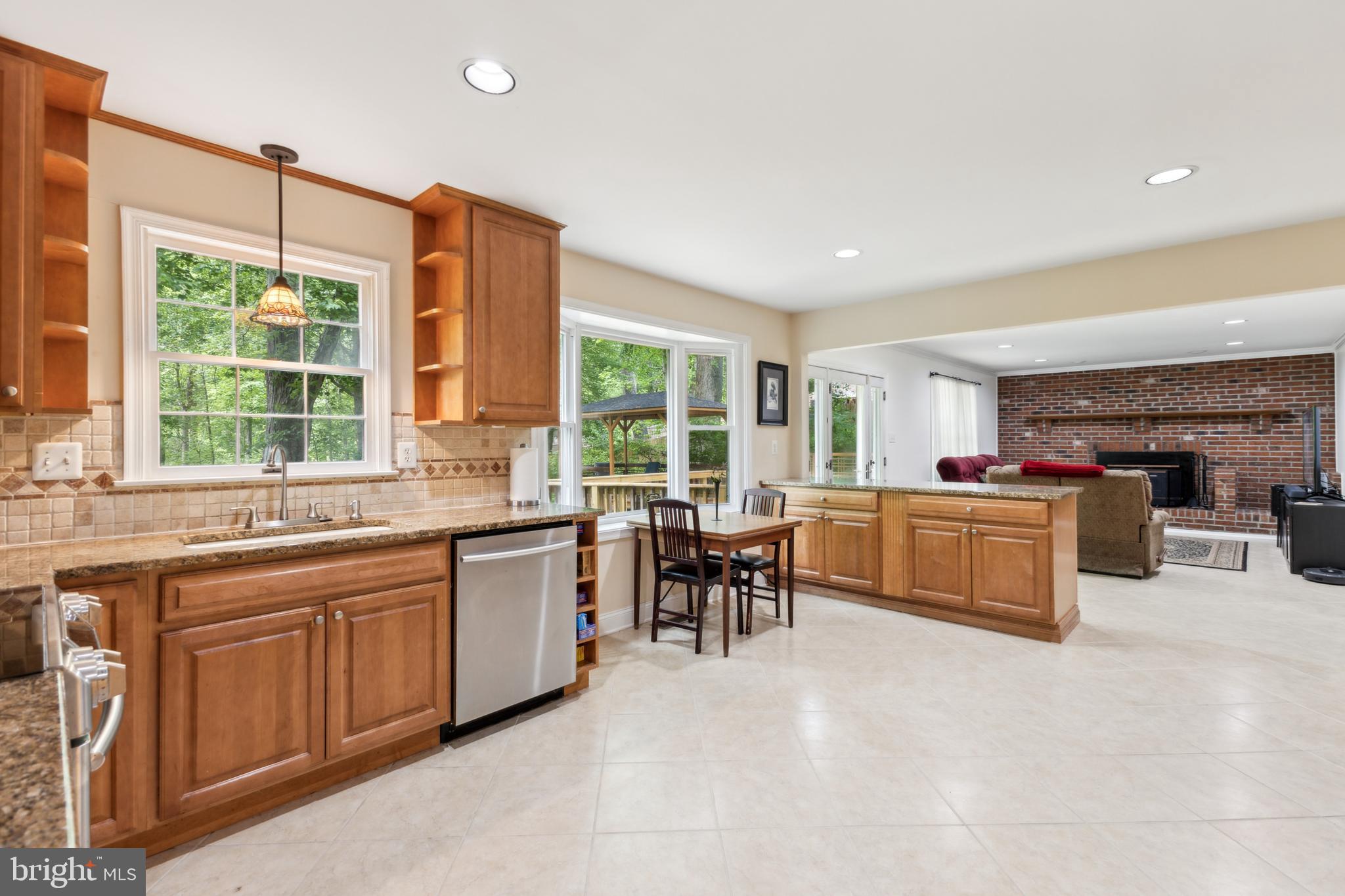 AVON CREST - Residential
