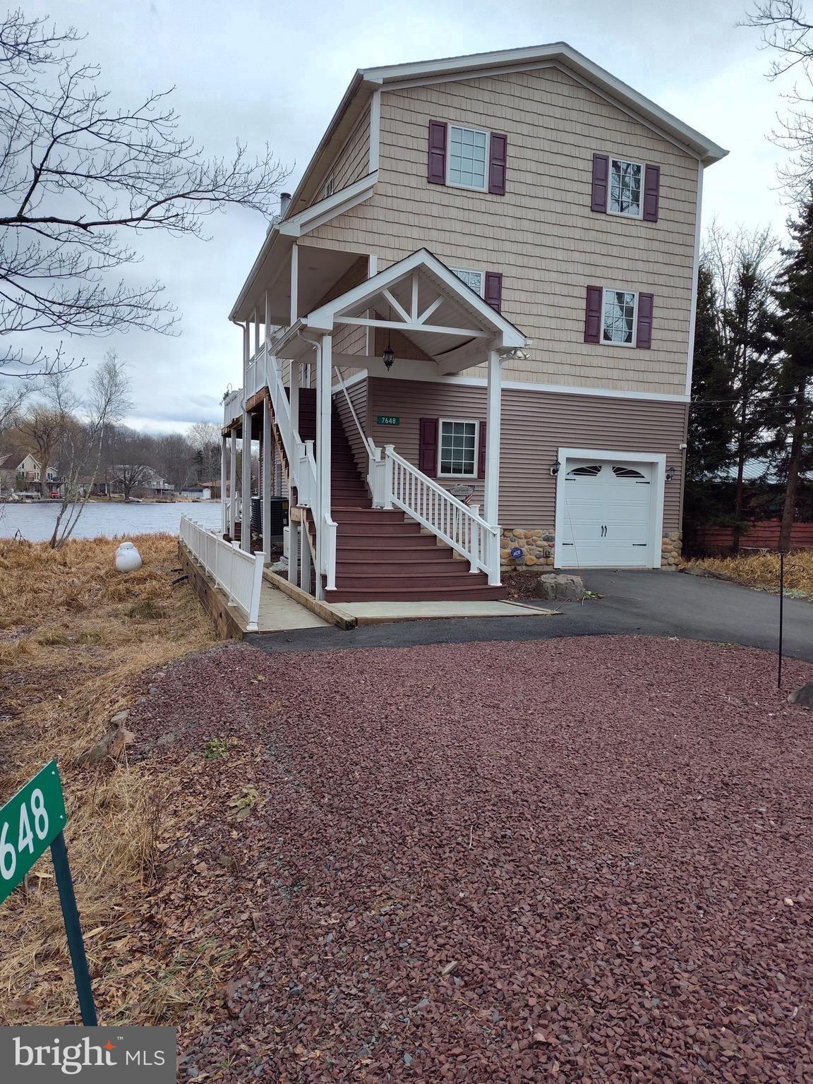 ARROWHEAD LAKES - Residential
